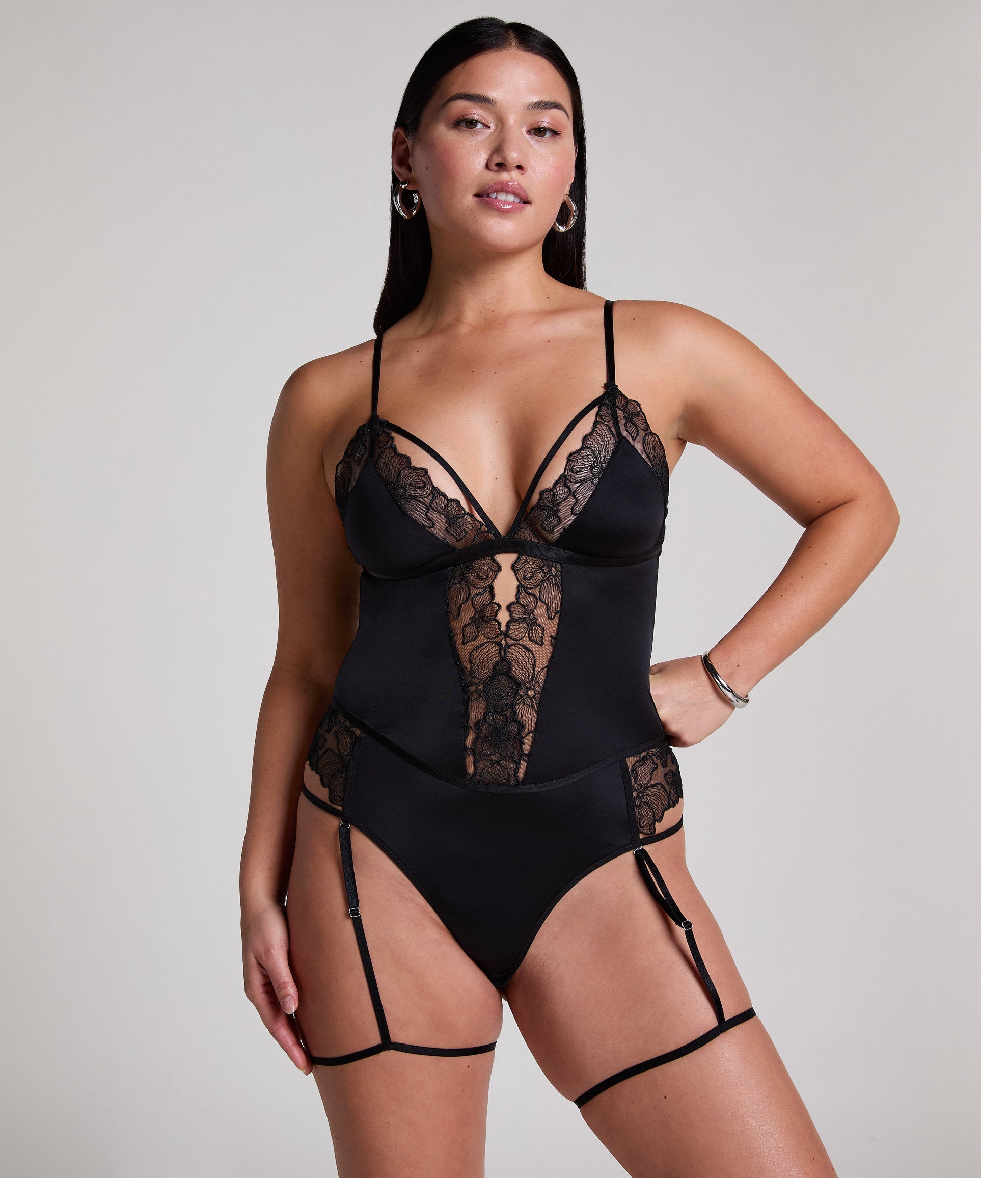 Hunkemoller_Jemima Body_300911_Caviar_04