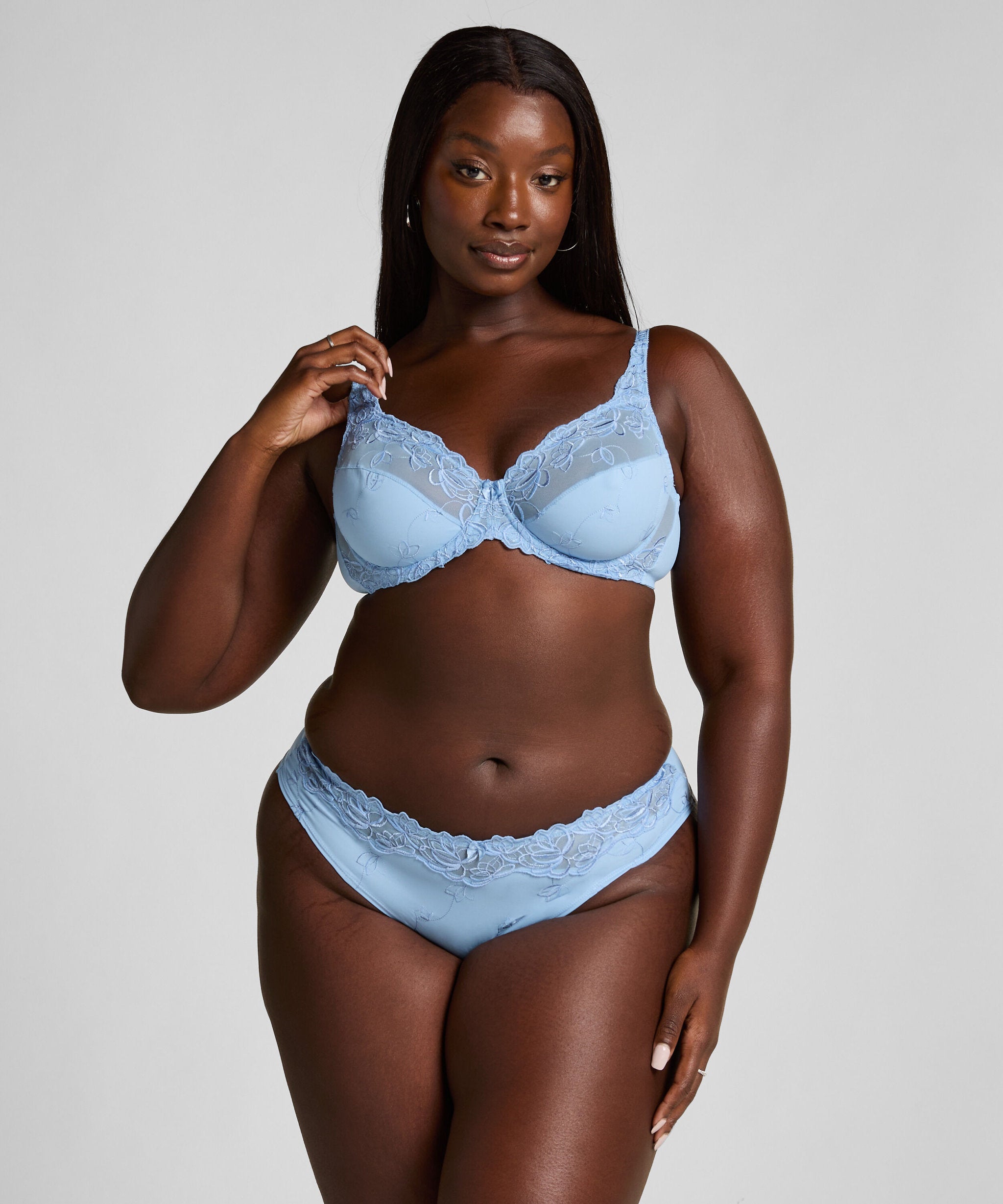 Hunkemoller_Diva Non-Padded Underwired Bra in Different Cup Sizes_301189_Bel Air Blue_04