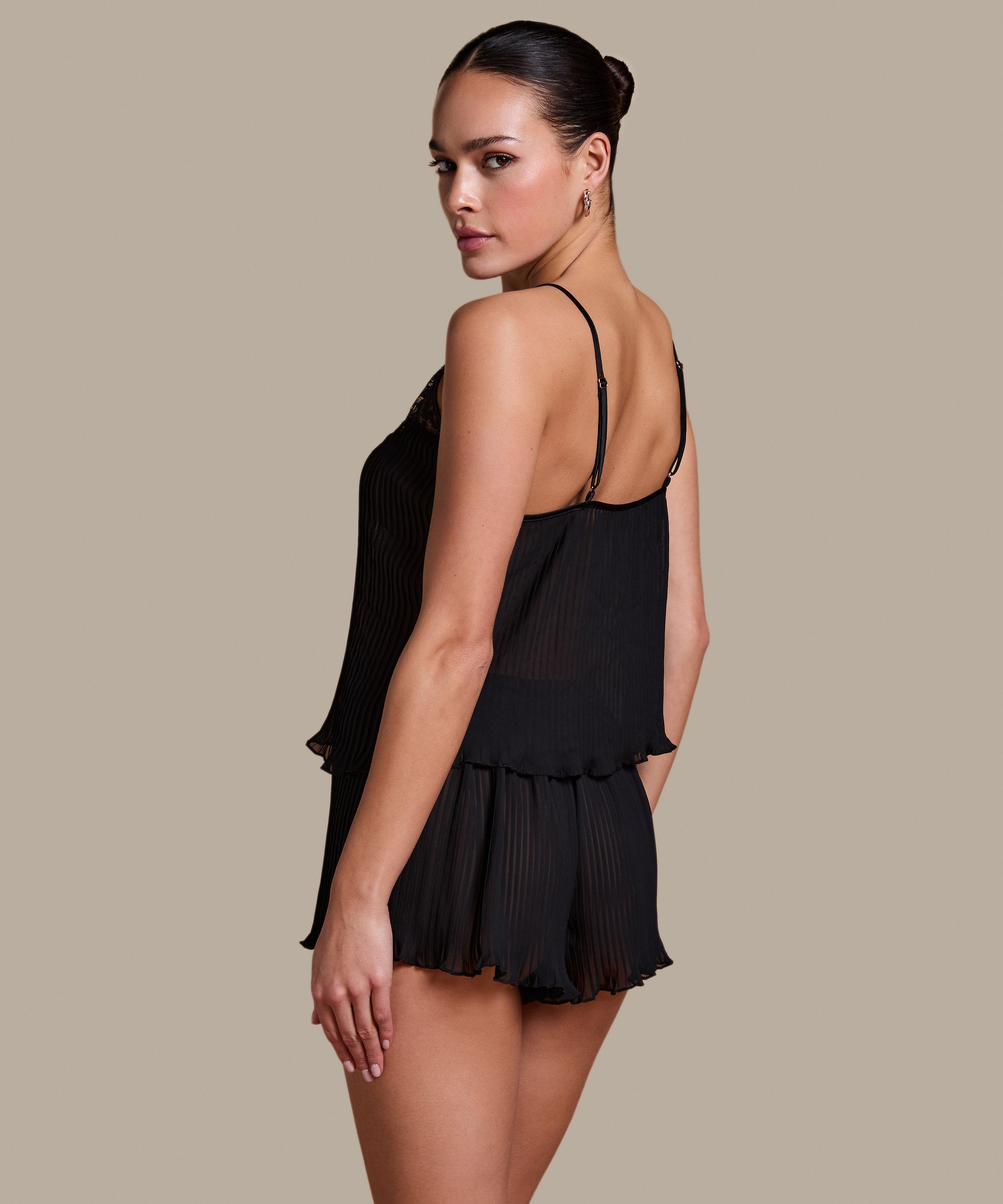 Hunkemoller_Plisse Lace Cami_301444_Caviar_04