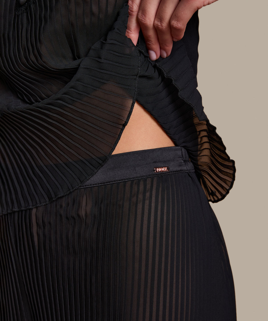 Hunkemoller_Plisse Short_301445_Caviar_02