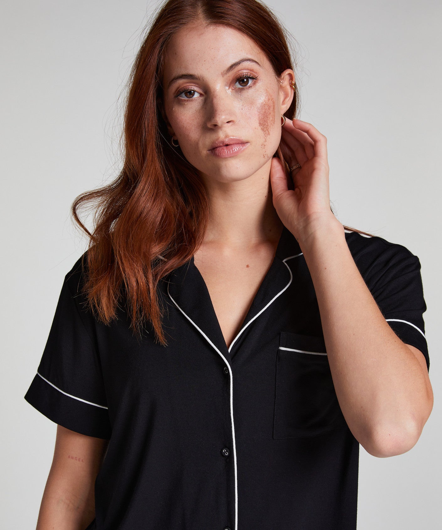 Hunkemoller_Black_Essential Jersey Short-Sleeved Jacket_301465_Black_02