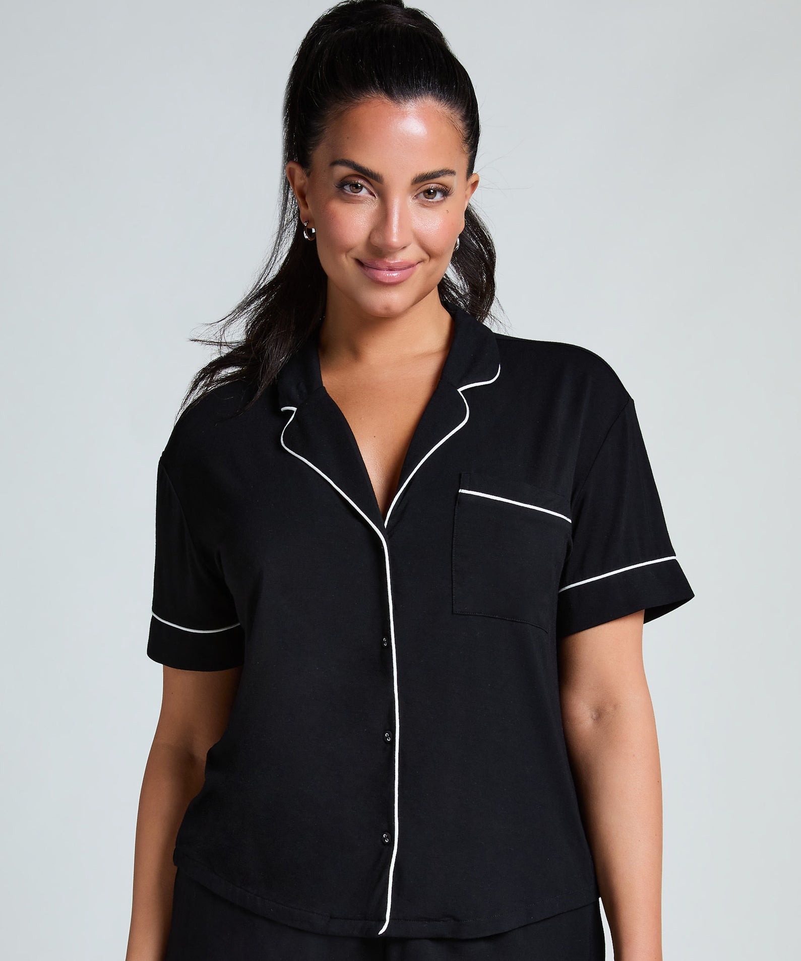 Hunkemoller_Black_Essential Jersey Short-Sleeved Jacket_301465_Black_05