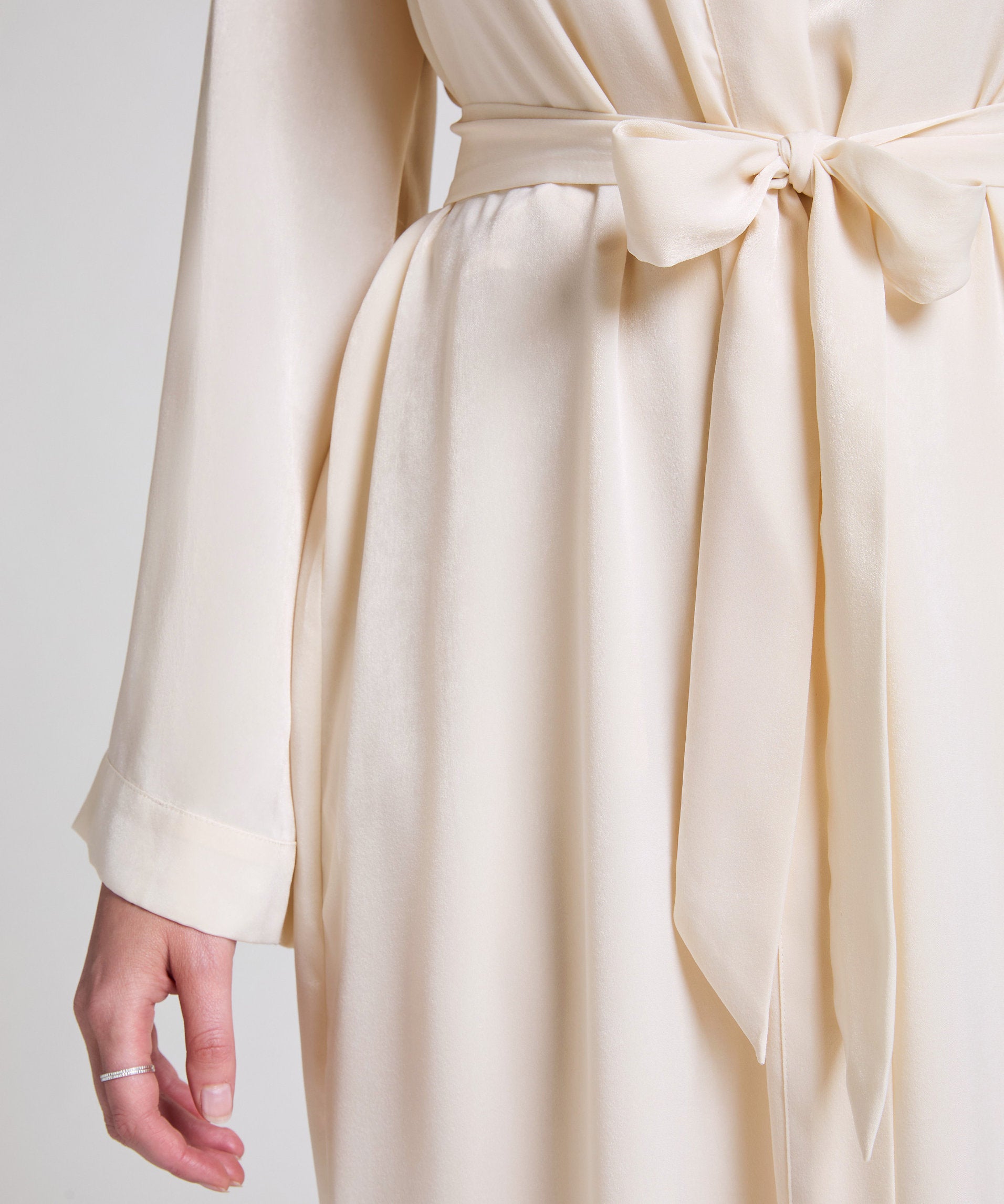 Hunkemoller_Satin Kimono_301636_Gardenia_02