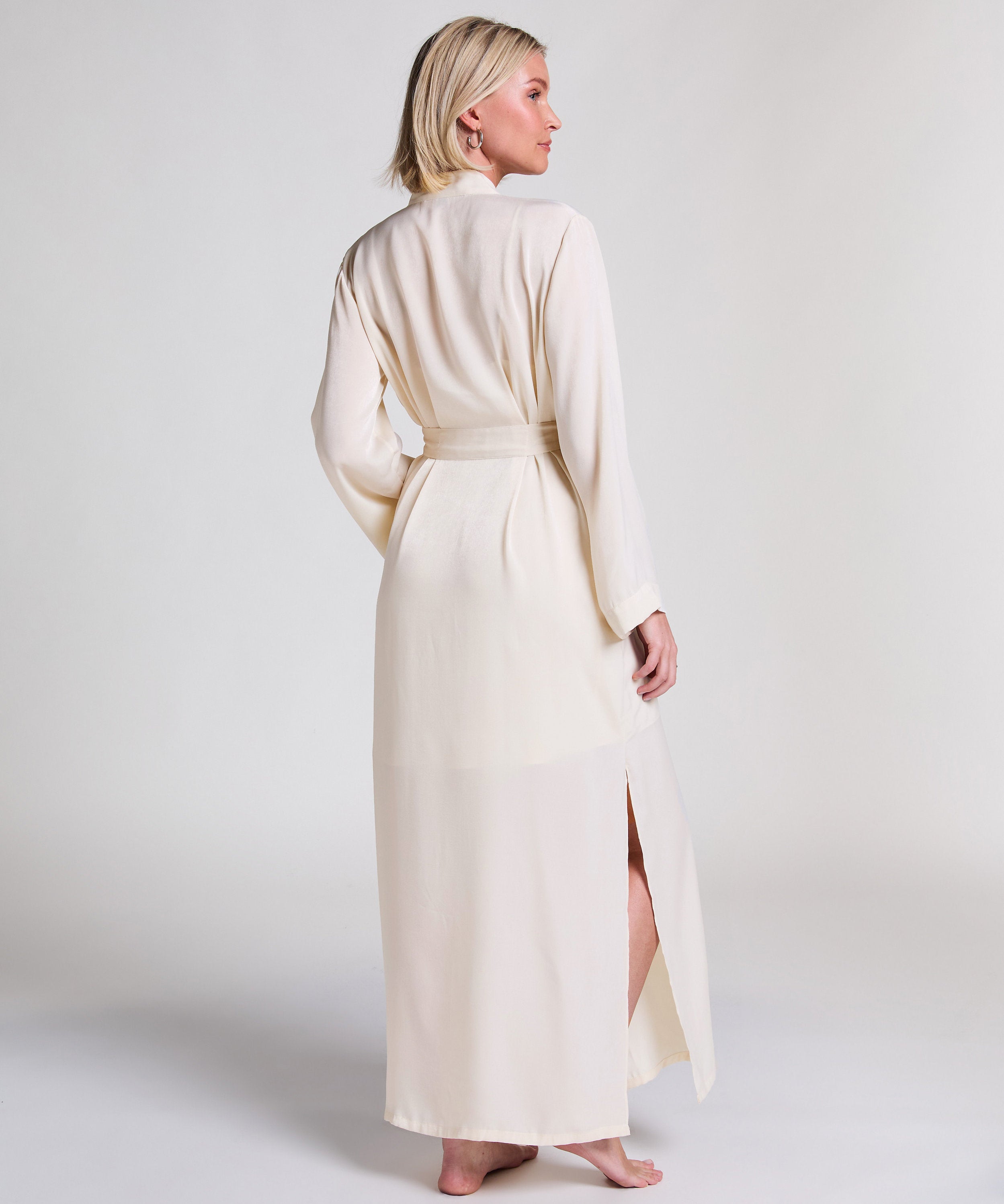 Hunkemoller_Satin Kimono_301636_Gardenia_04