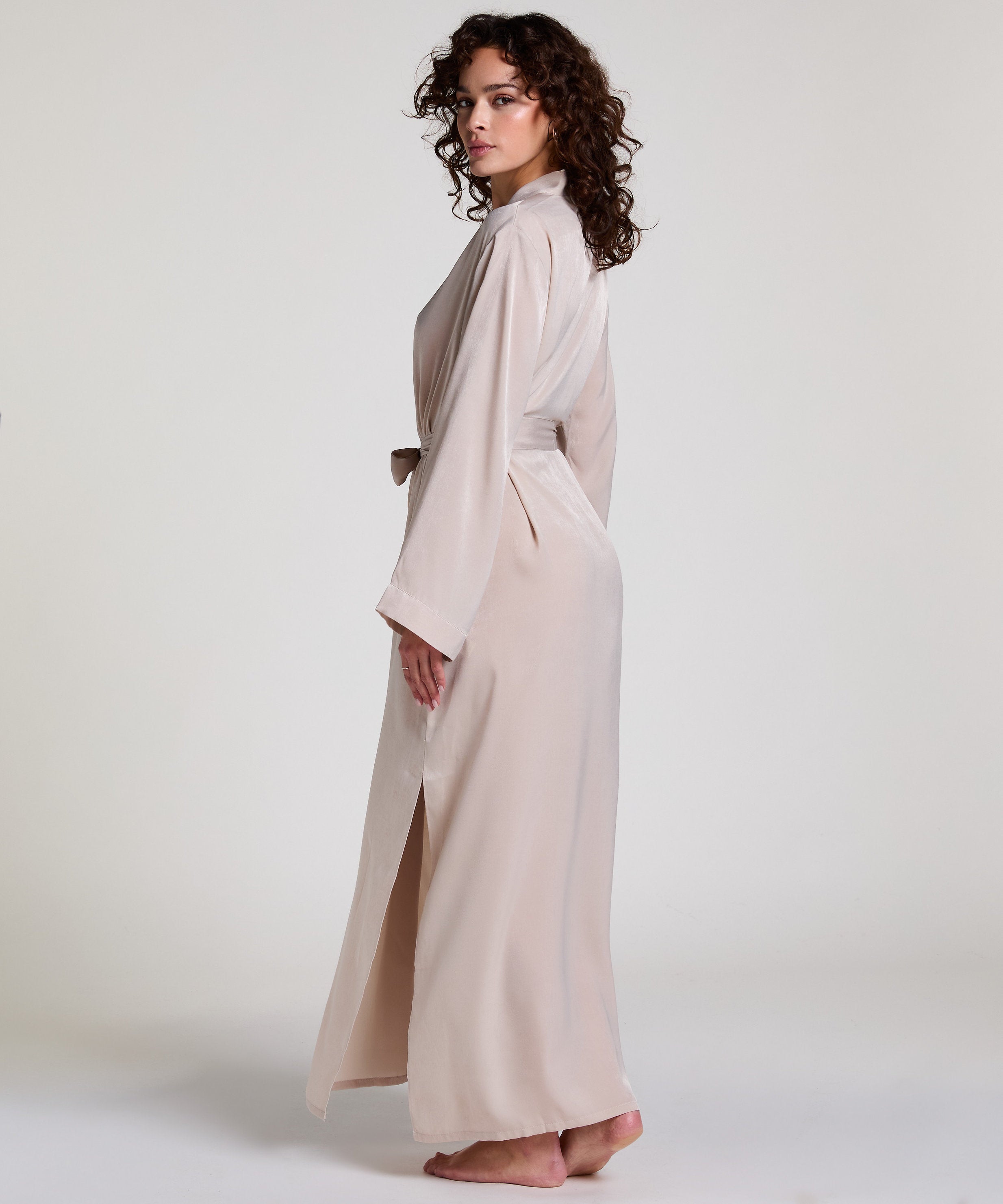 Hunkemoller_Satin Kimono - Beige_301651_Light Taupe_03