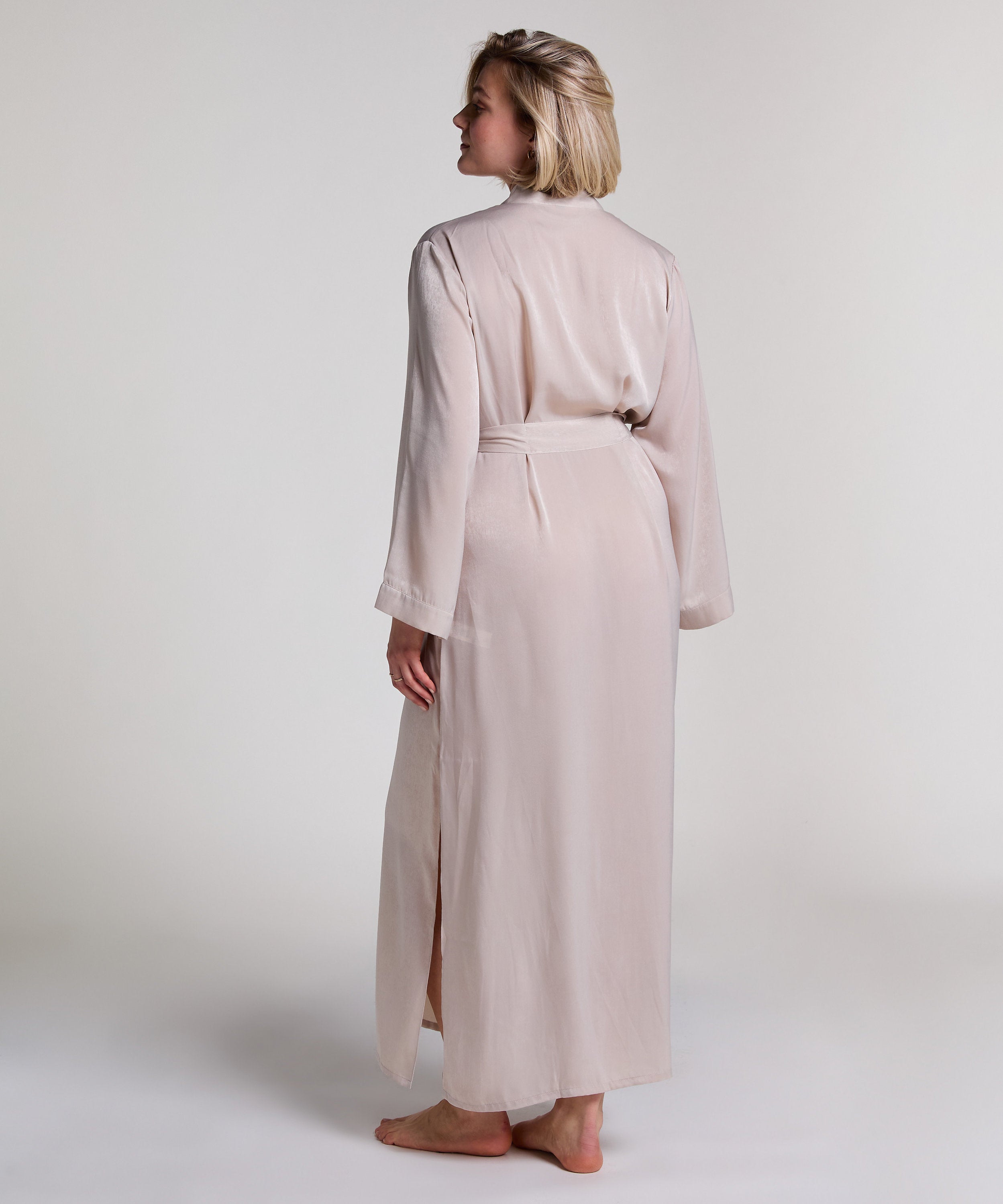 Hunkemoller_Satin Kimono - Beige_301651_Light Taupe_07