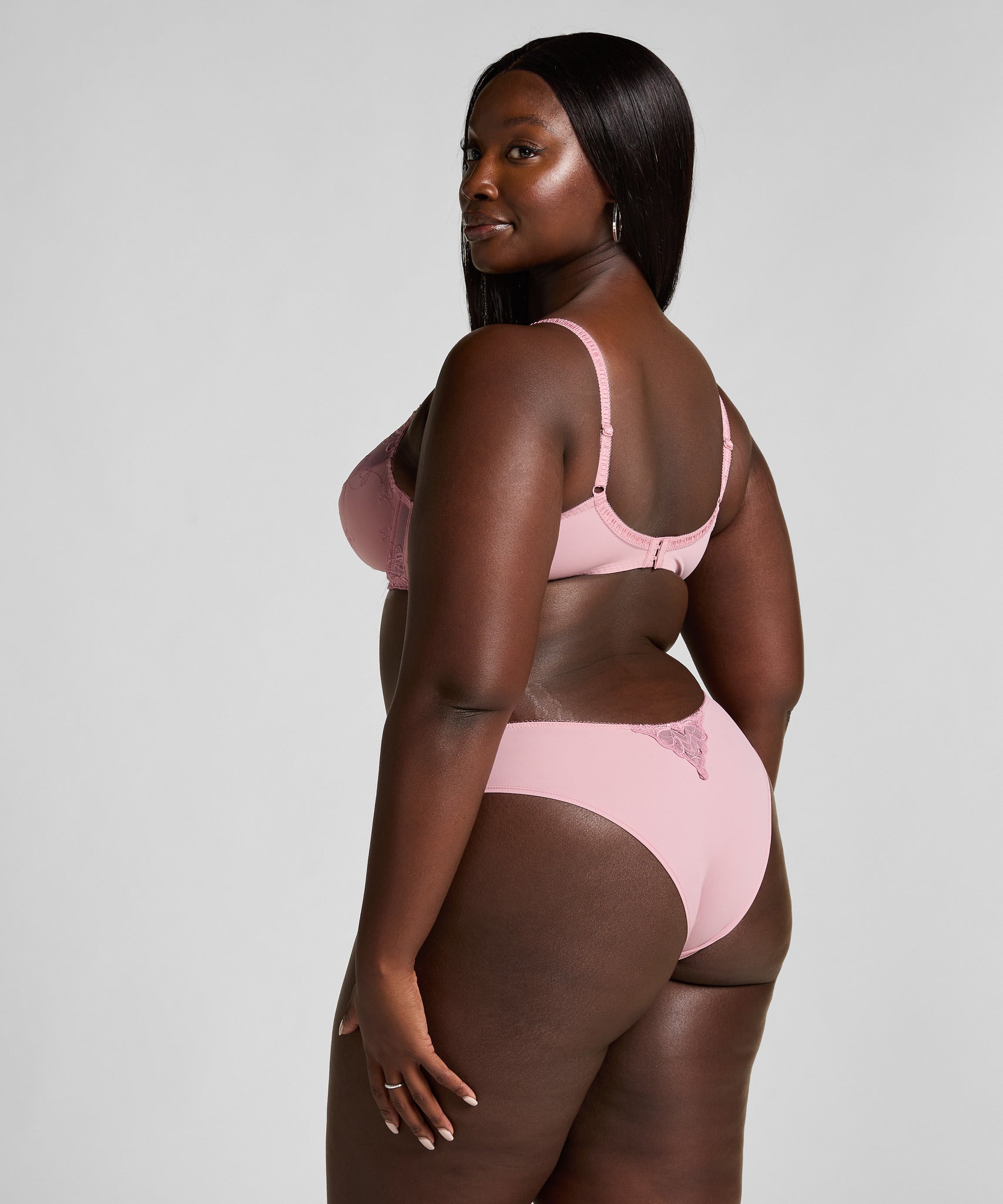 Hunkemoller_Lilas_Diva Non-Padded Underwired Bra in Different Cup Sizes_301837_Lilas_06