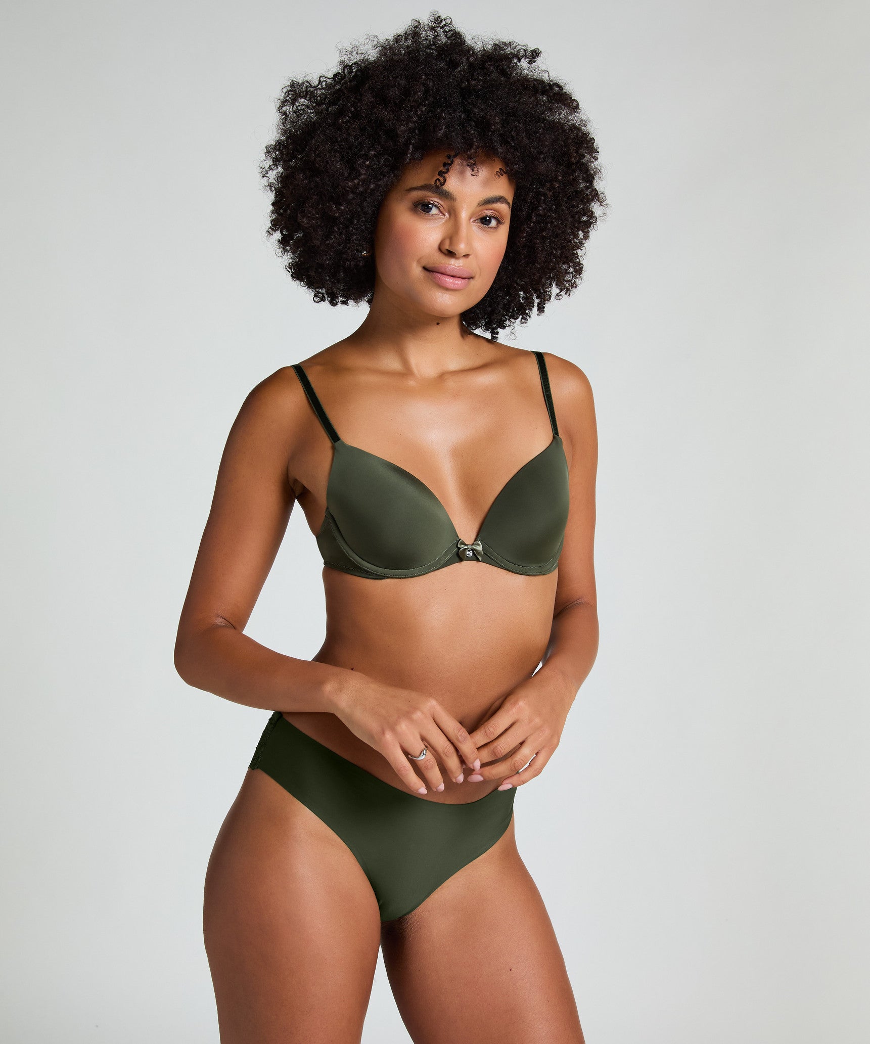 Hunkemoller_Deep Depths_Plunge Padded Underwired Bra in Different Cup Sizes_301849_Deep Depths_03