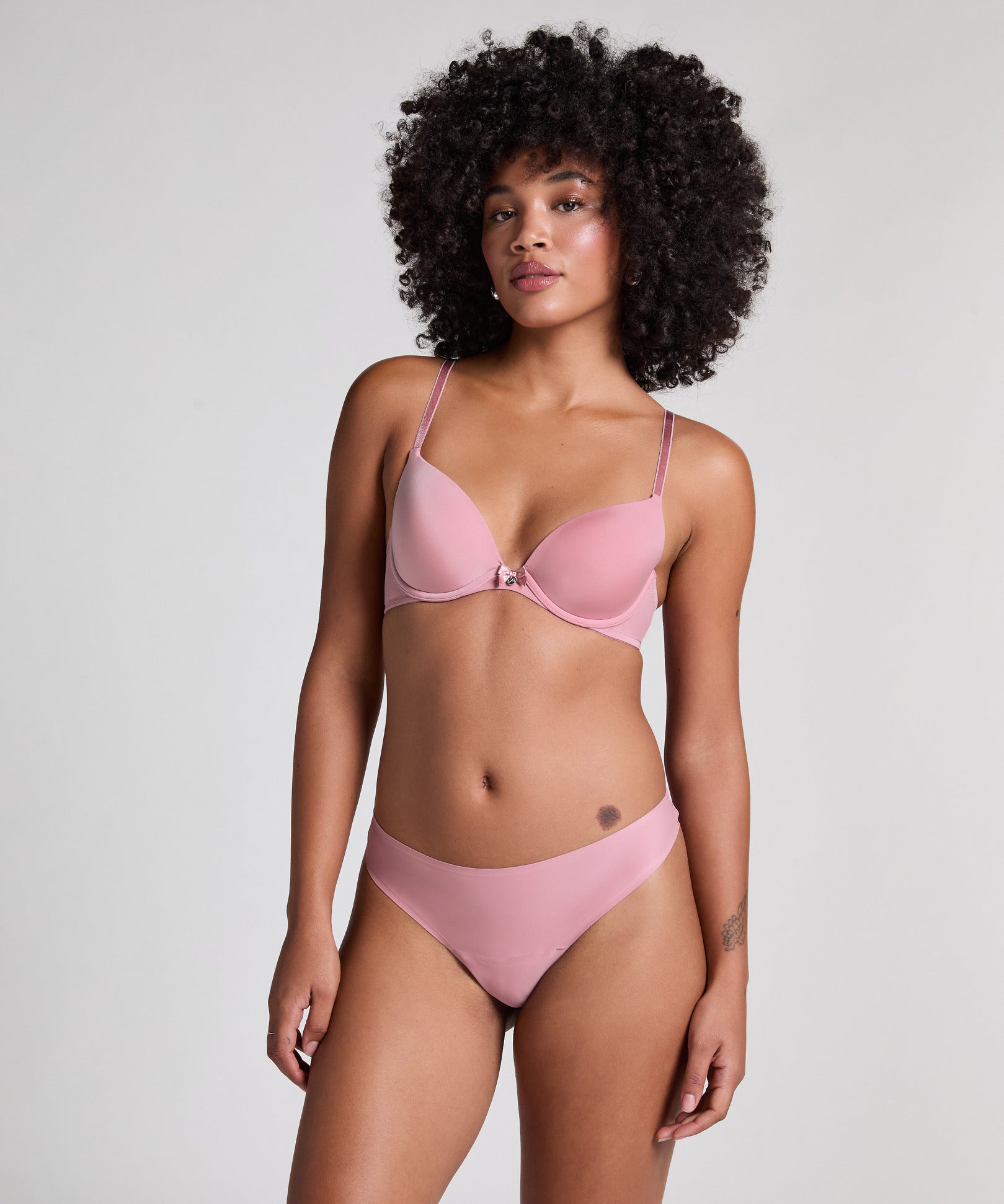 Hunkemoller_Lilas_Plunge Padded Underwired Bra in Different Cup Sizes_301850_Lilas_03