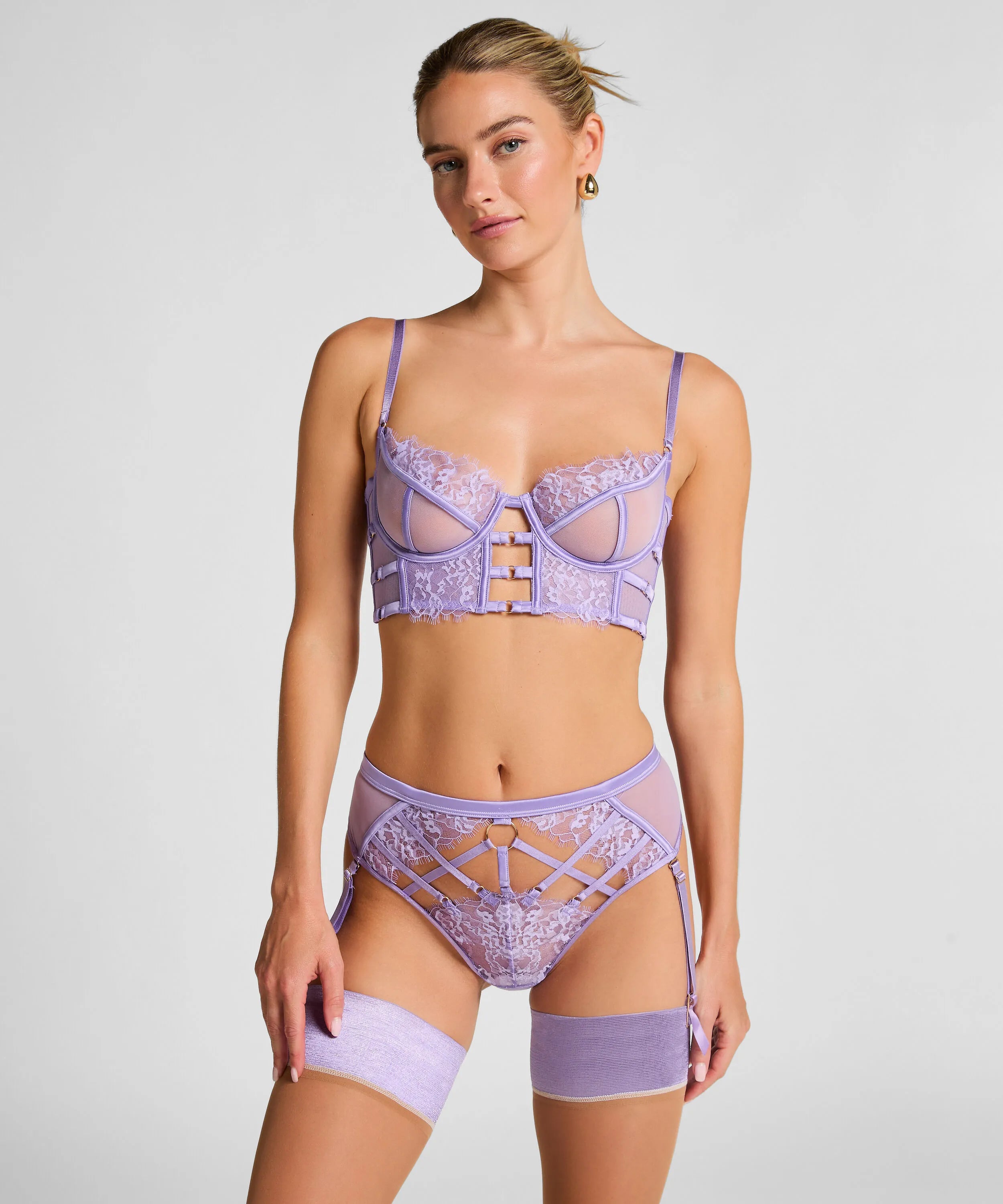 Hunkemoller_Purple_Nienke Non-Padded Underwired Longline Bra in Different Cup Sizes_302369_Bougainvillea_03