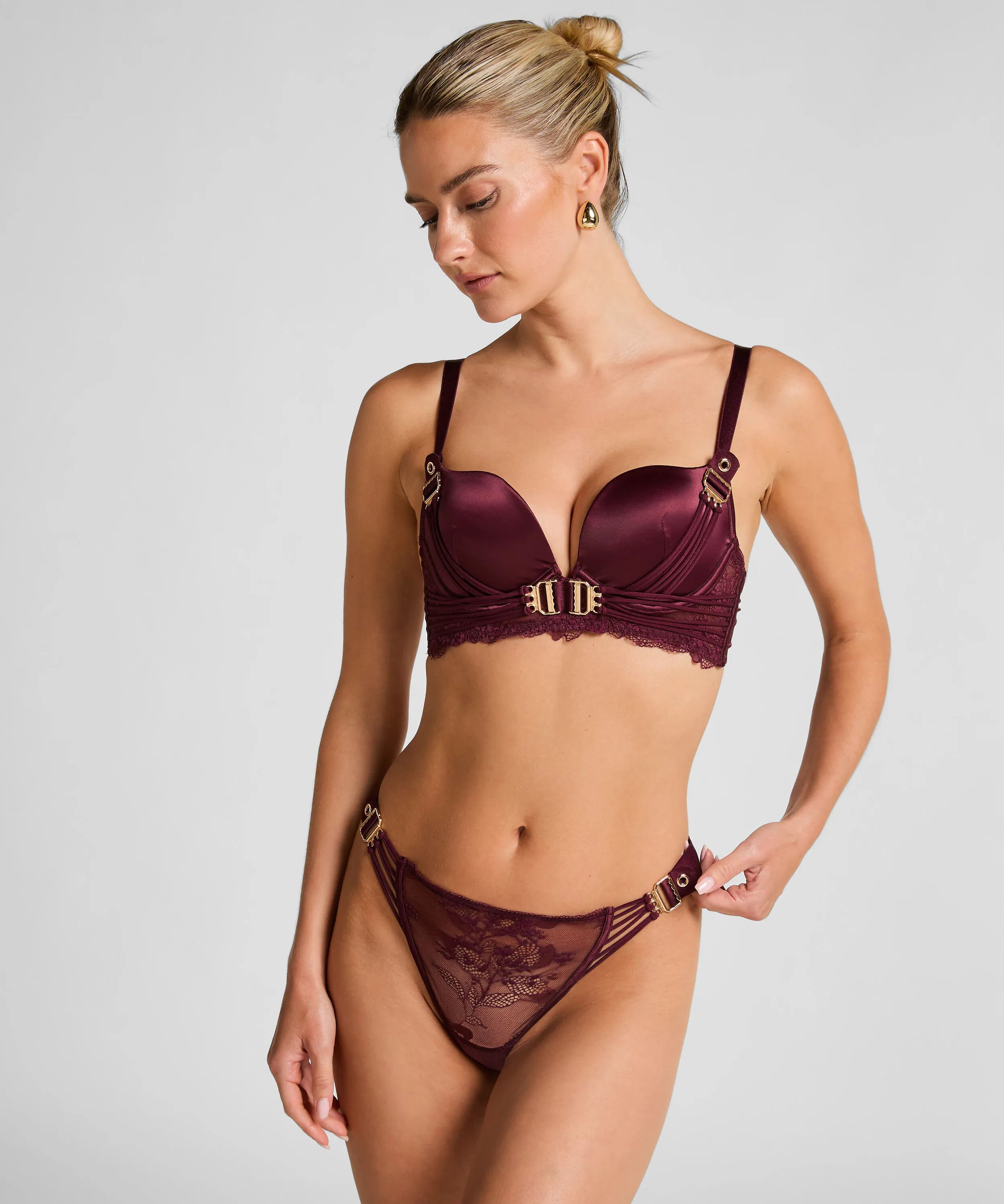 Hunkemoller_Red_Avela Padded Underwired Longline Push-Up Bra in Different Cup Sizes_302376_Zinfandel_03