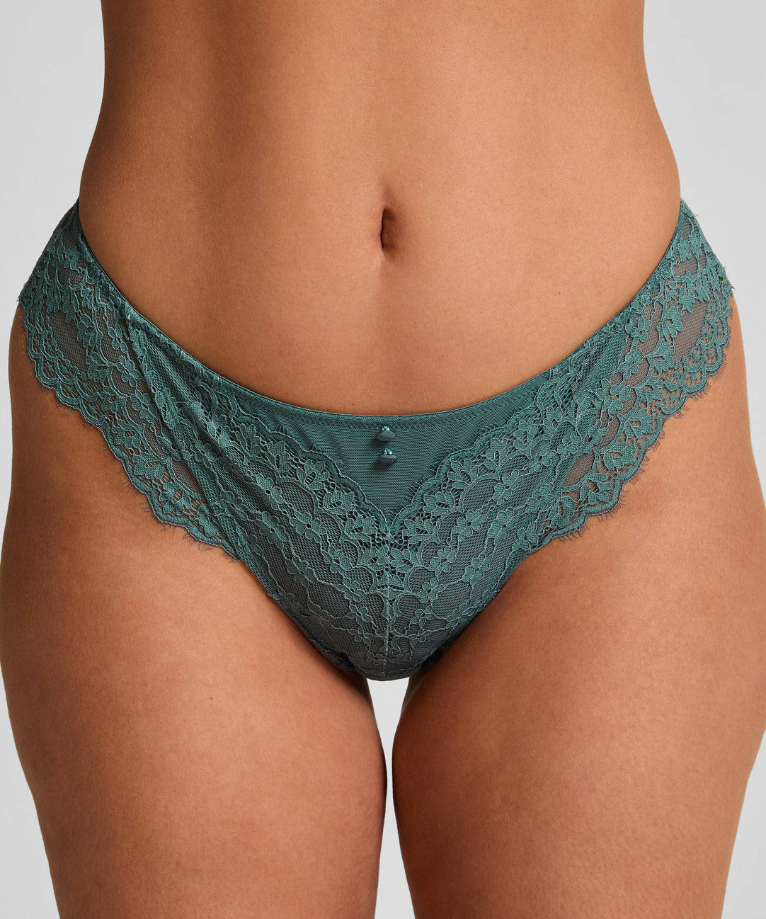 Hunkemoller_Stormy Weather_Daisy Brazilian_302427_Stormy Weather_02