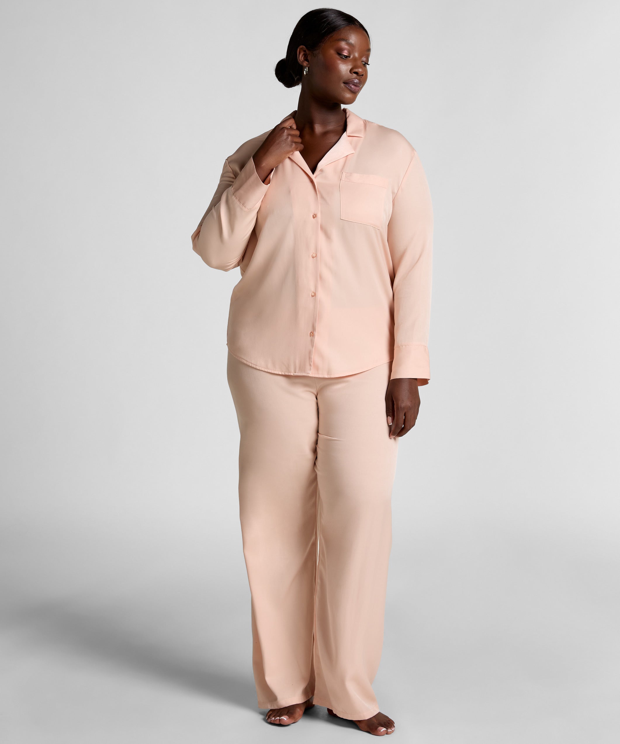 Hunkemoller_Pink_Ayla Satin Long-Sleeved Jacket_302769_Pink_05