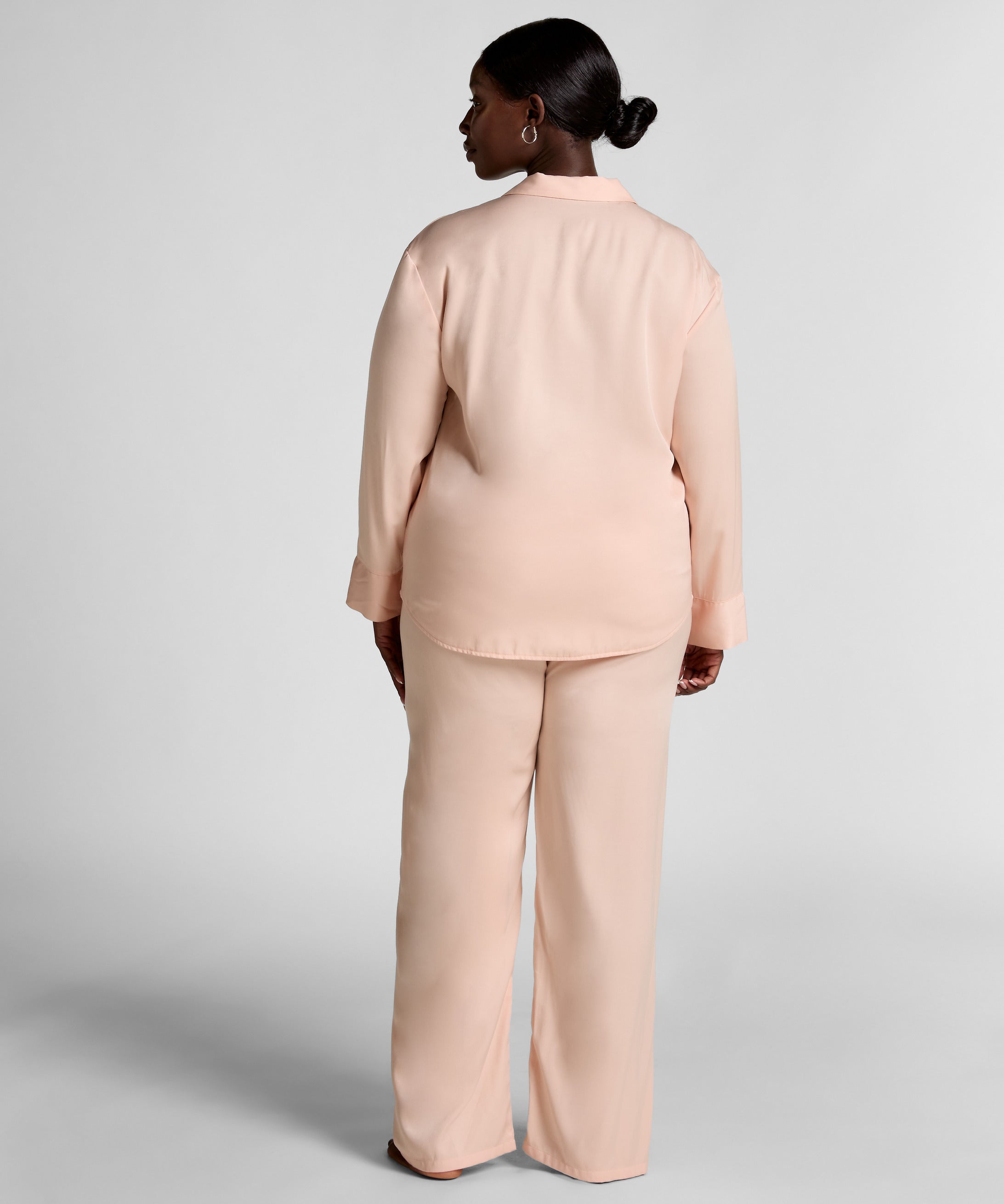 Hunkemoller_Pink_Ayla Satin Long-Sleeved Jacket_302769_Pink_06