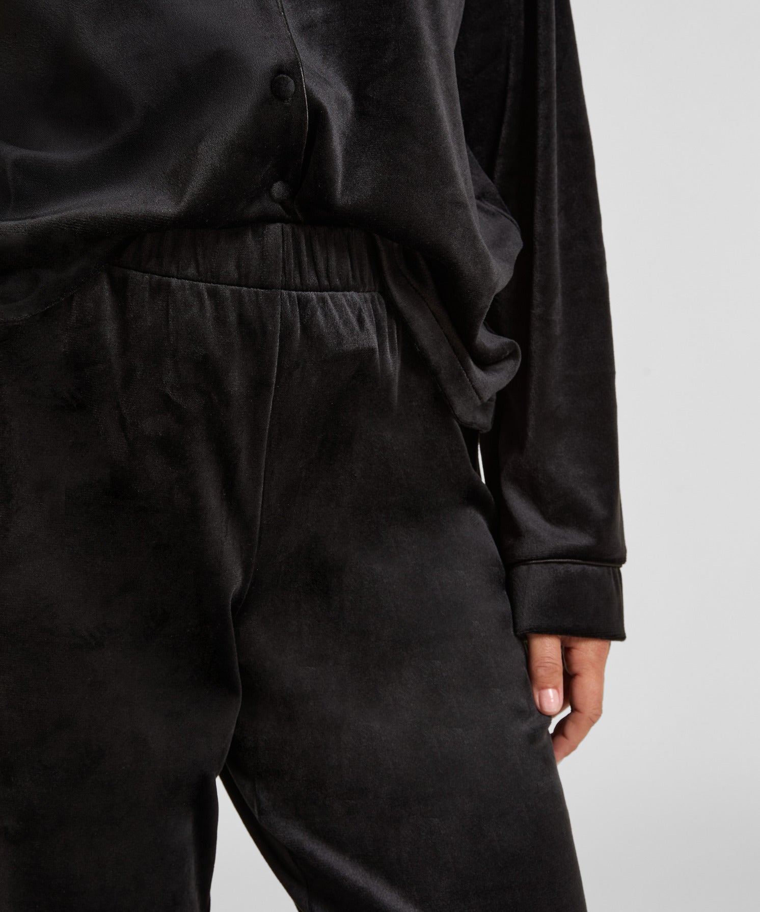 Hunkemoller_Black_Velvet Pyjama Pants_302845_Black_02