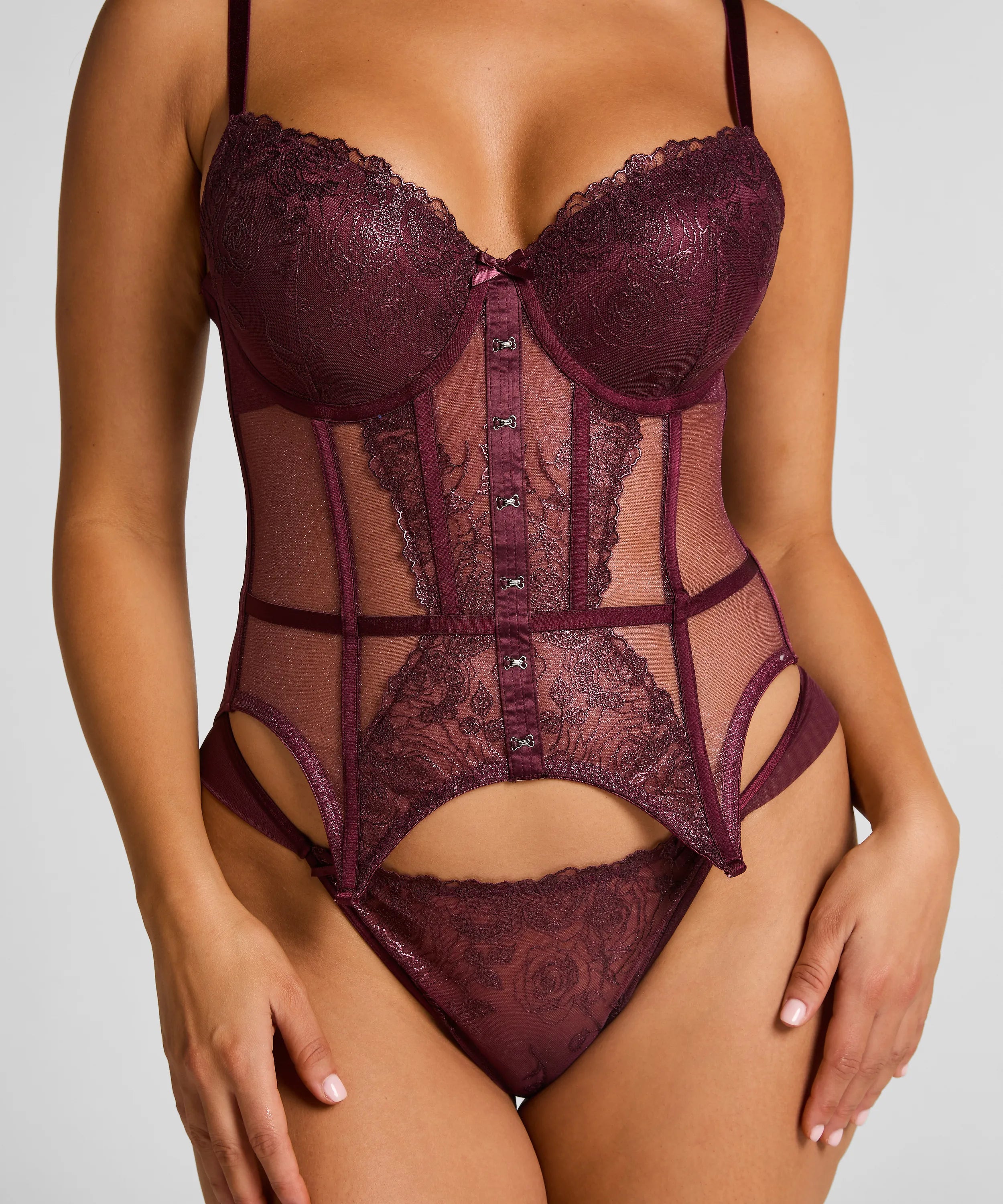 Hunkemoller_Purple_Hollie Bustier in Different Cup Sizes_303218_Fig_02
