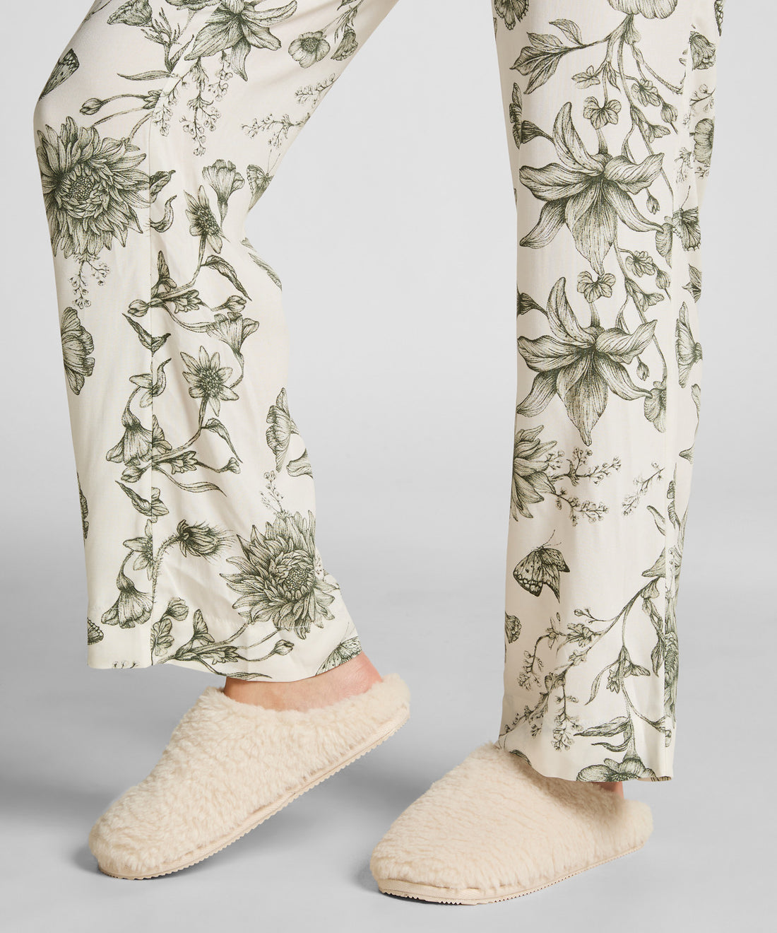 Hunkemoller_Whitecap Gray_Fake Fur Slippers_303315_Whitecap Gray_02