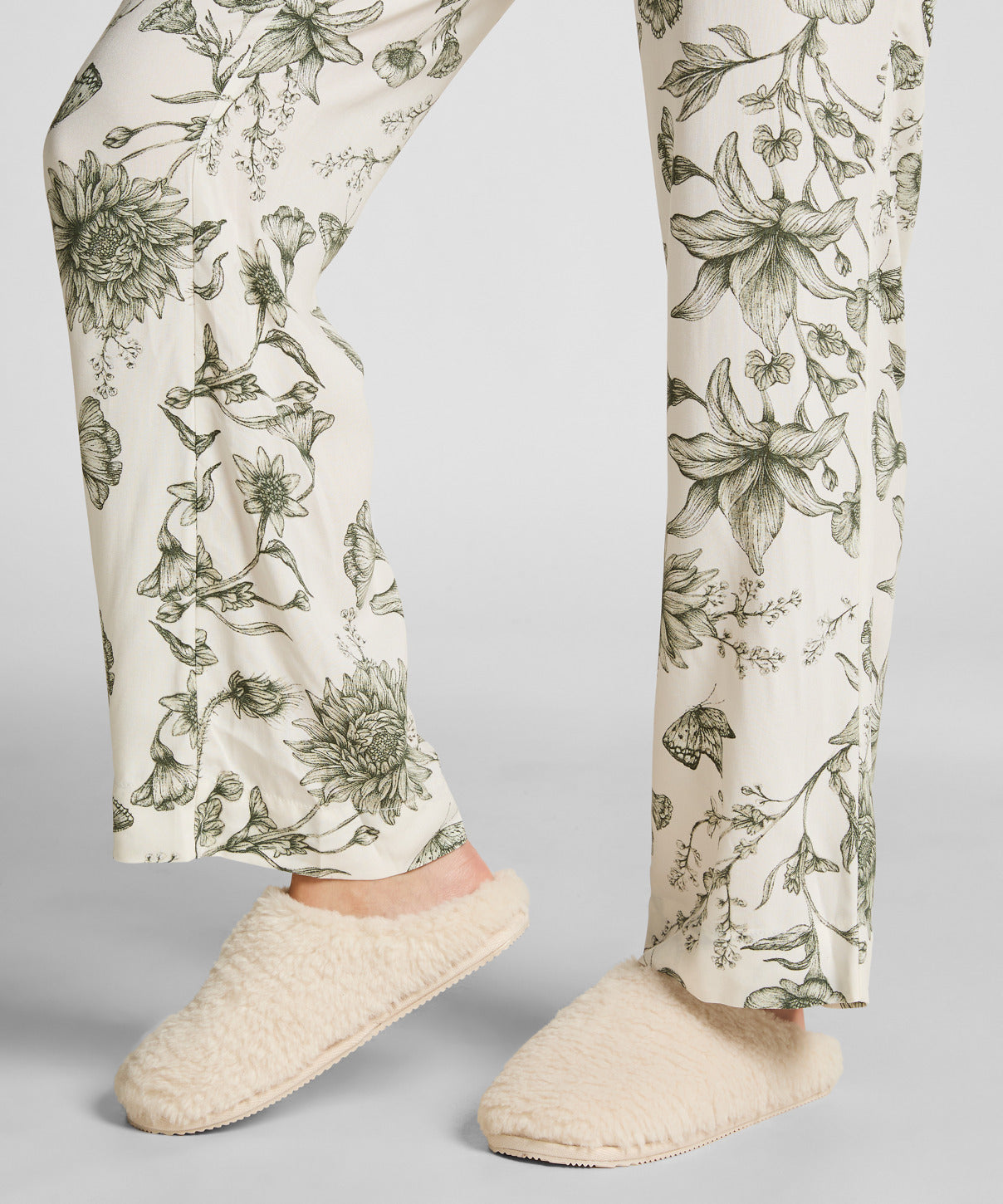 Hunkemoller_Whitecap Gray_Fake Fur Slippers_303315_Whitecap Gray_02