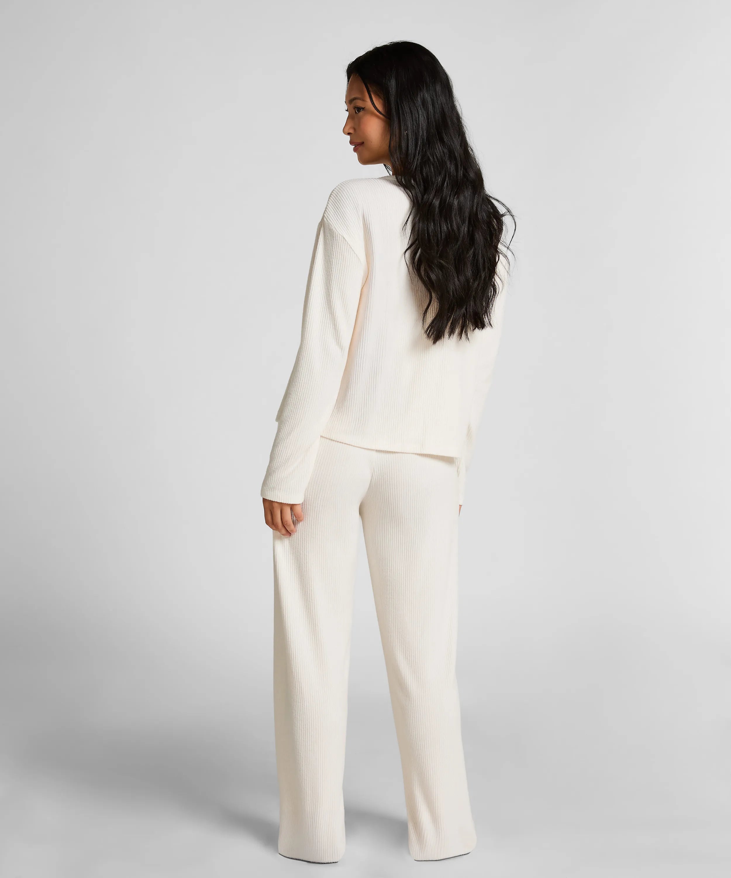 Hunkemoller_White_Jersey Long-Sleeved Pyjama Top_303579_Gardenia_04