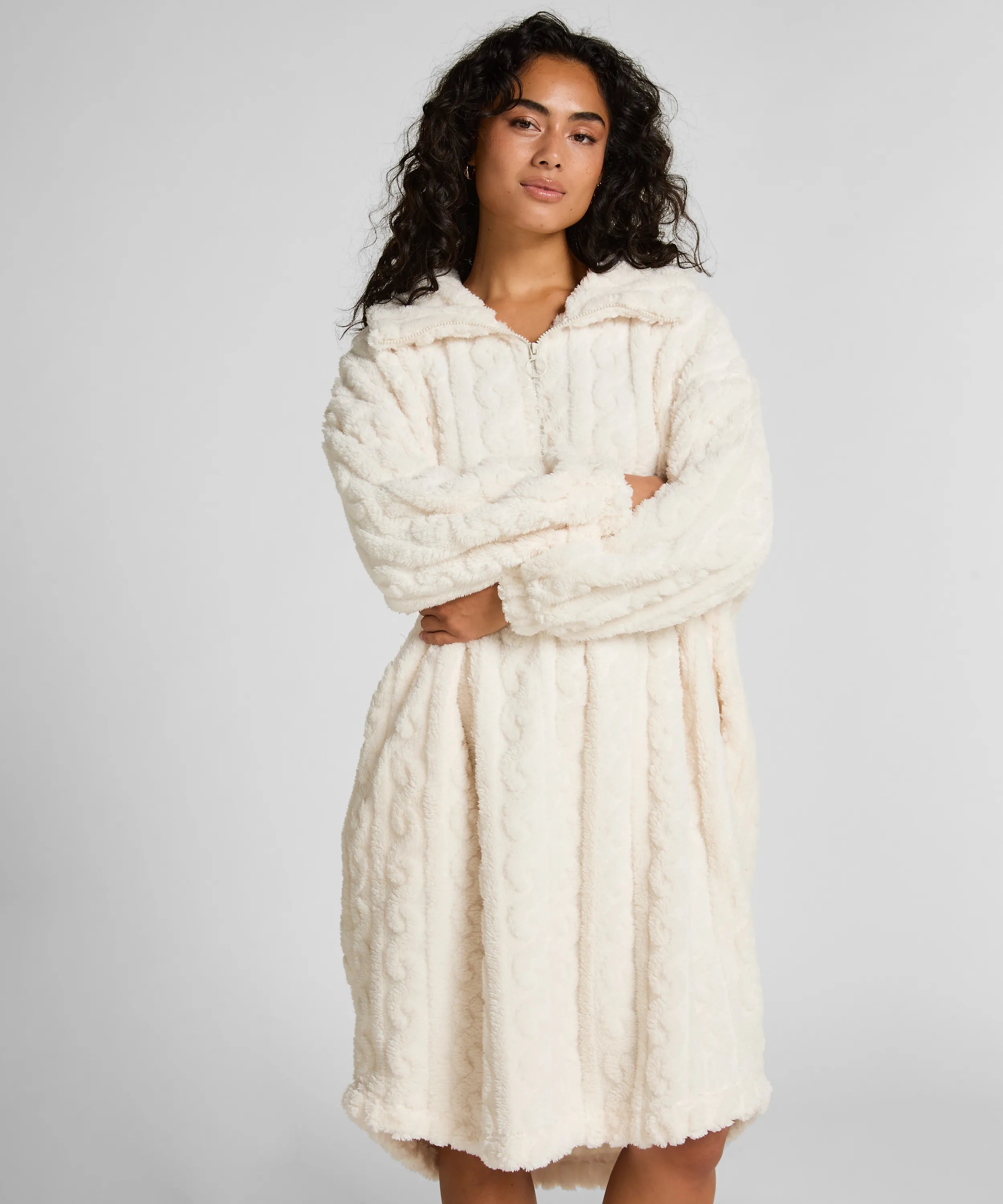 Hunkemoller_White_Poncho Cable Fleece_303584_Gardenia_01