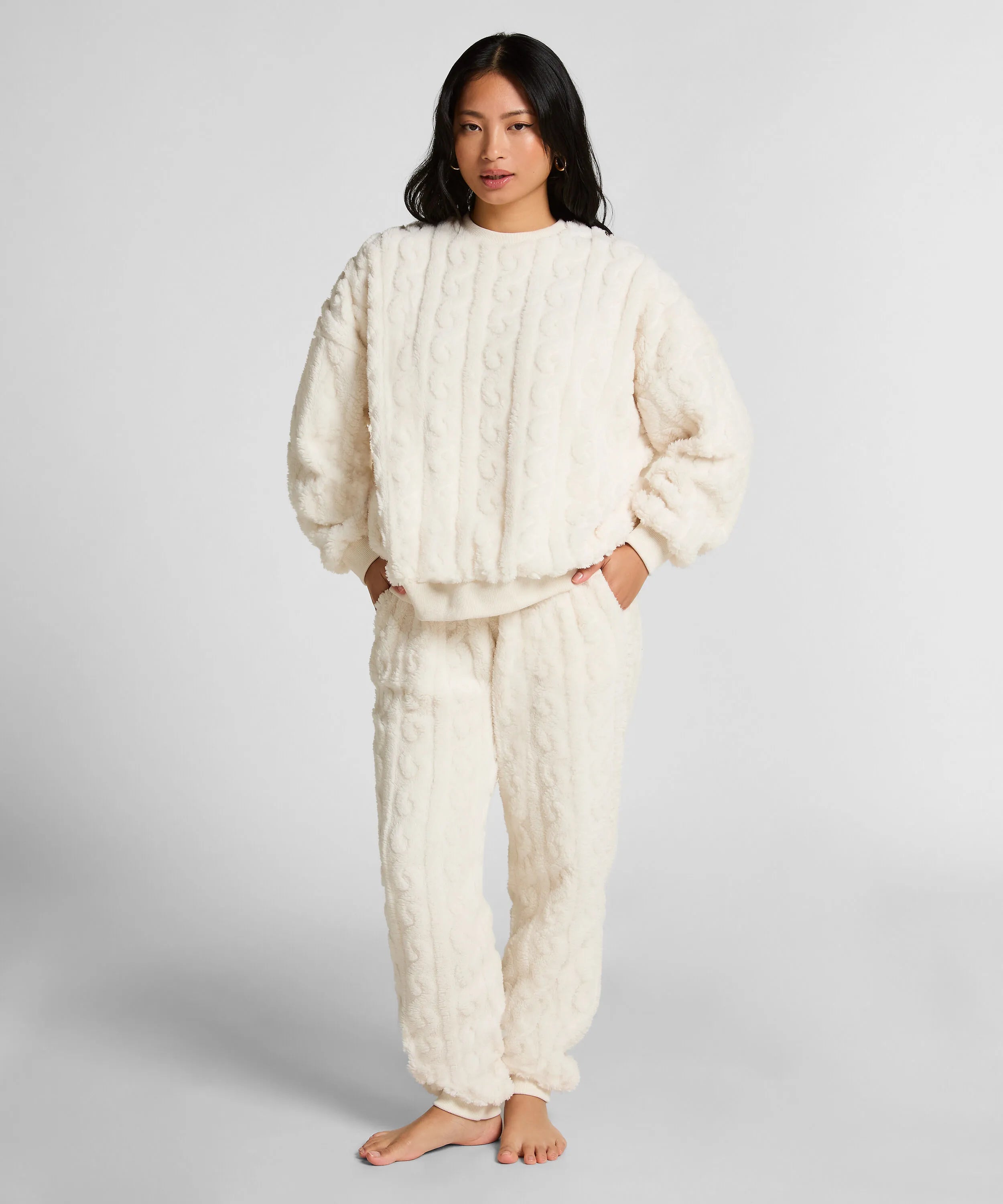 Hunkemoller_White_Top Cable Fleece_303590_Gardenia_03
