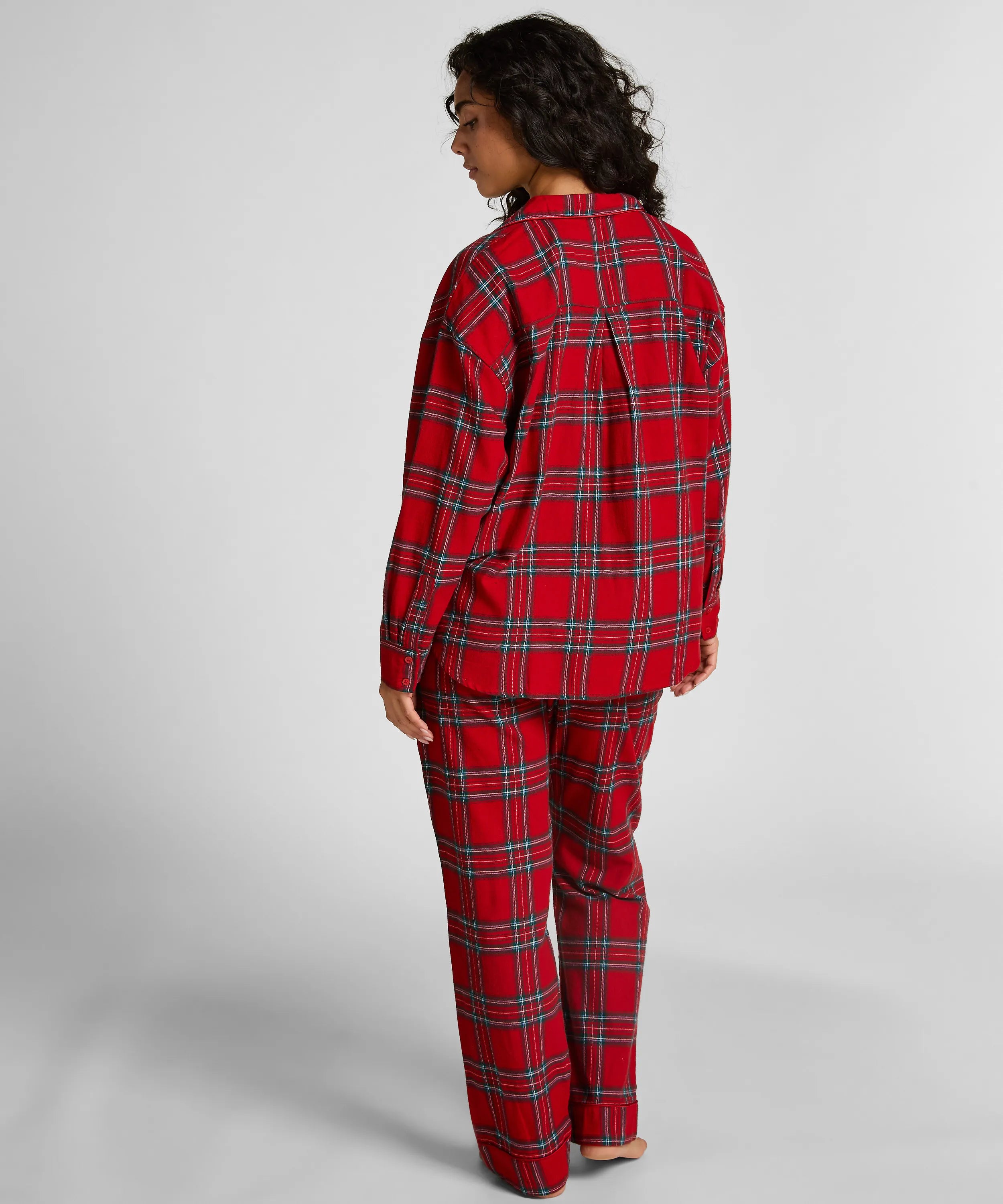 Hunkemoller_Red_Flannel Pyjama Top_303621_Savvy Red_04