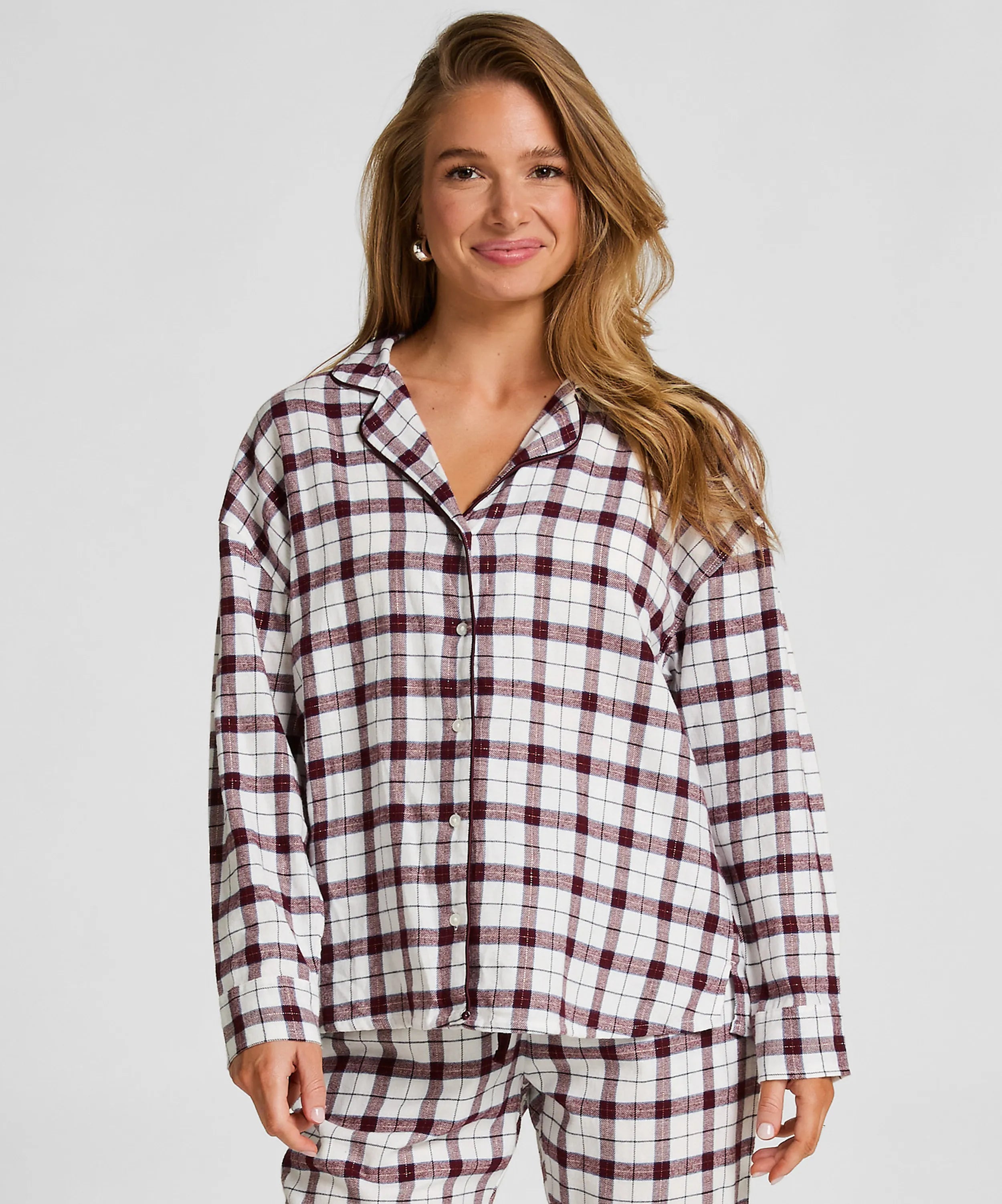 Hunkemoller_White_Flannel Pyjama Top_303623_Gardenia_01