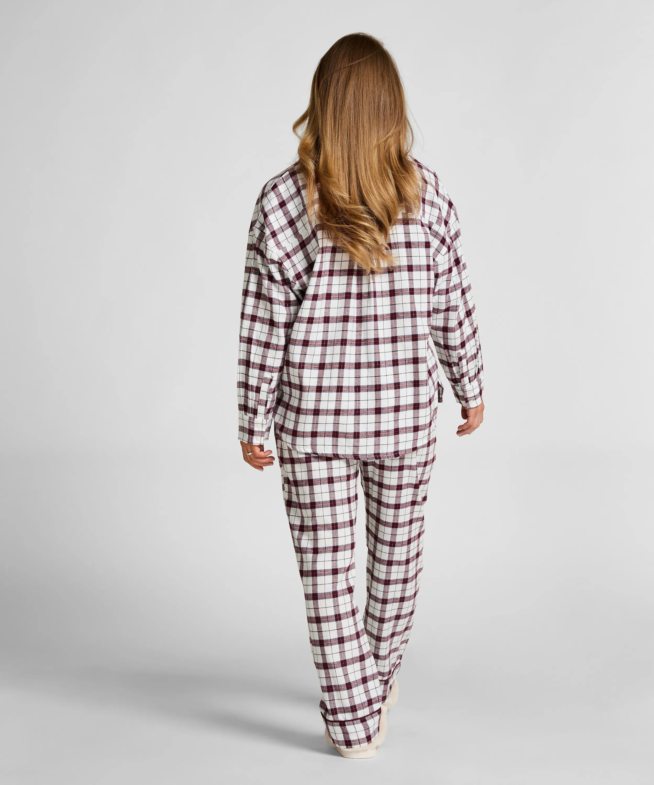 Hunkemoller_White_Flannel Pyjama Top_303623_Gardenia_04