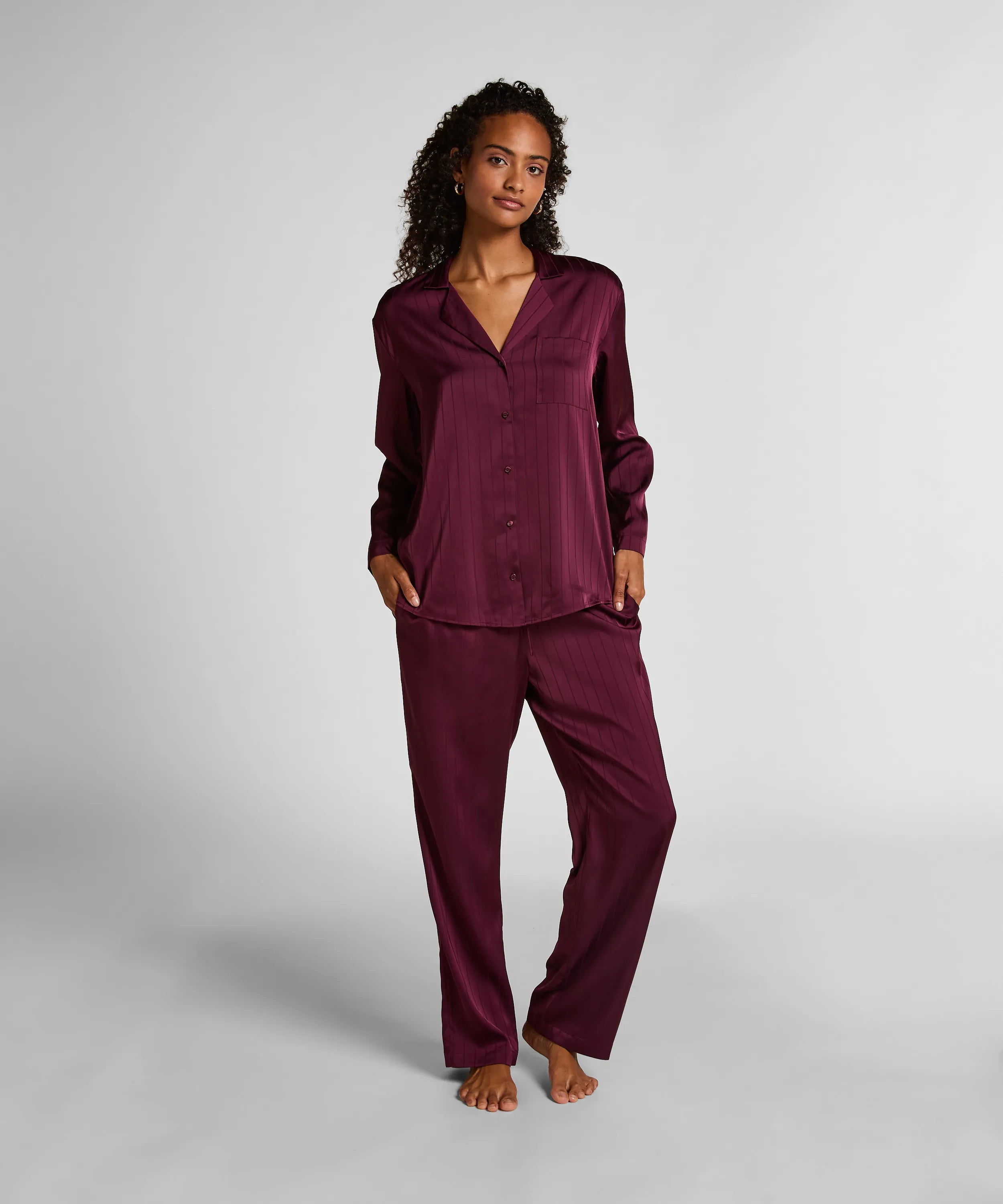 Hunkemoller_Purple_Satin Print Long Sleeve Pyjamas_303711_Fig_01