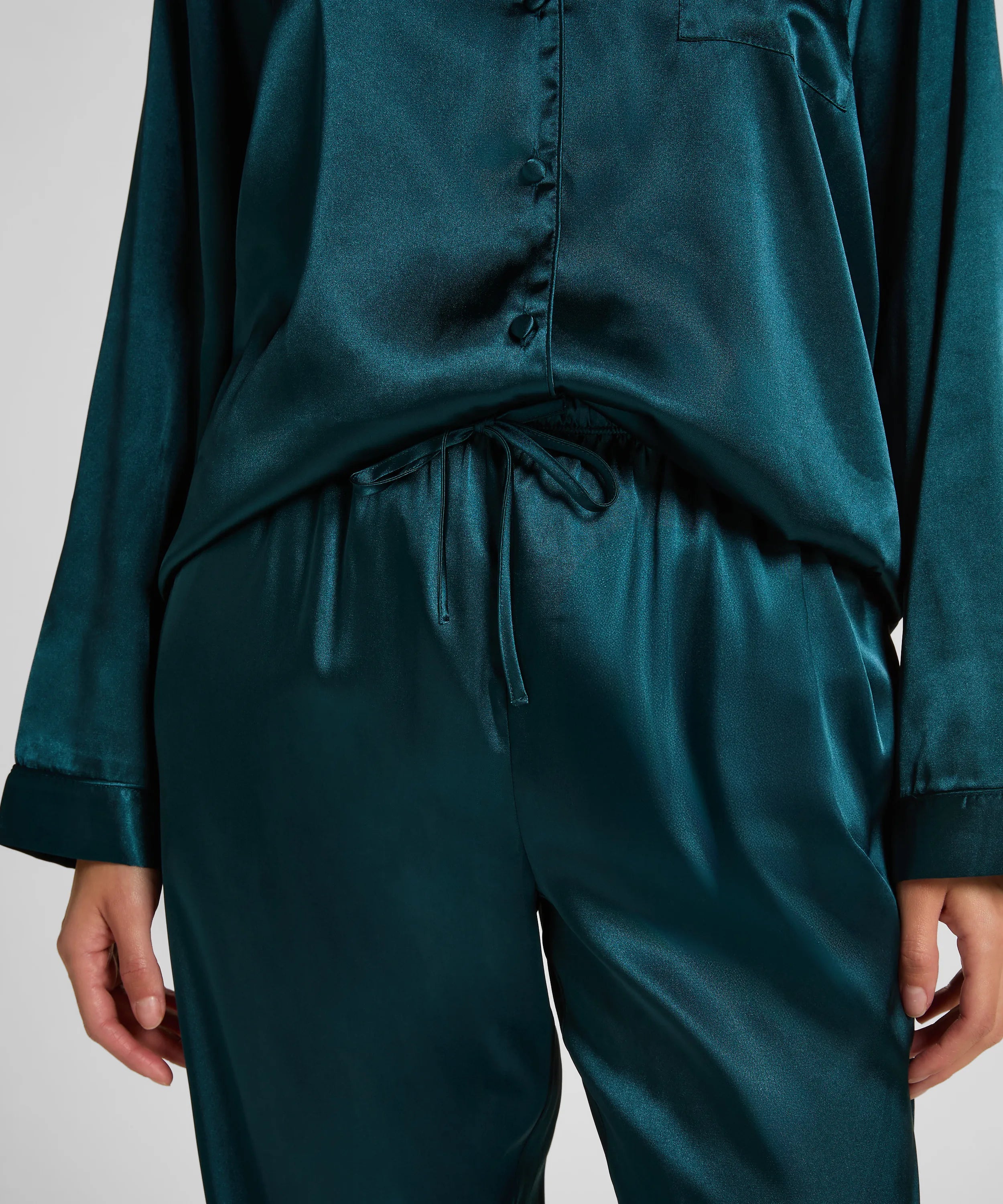 Hunkemoller Reflecting Pond Women Shiny Satin Pyjama Set SKU: 304612_Reflecting Pond Image 02