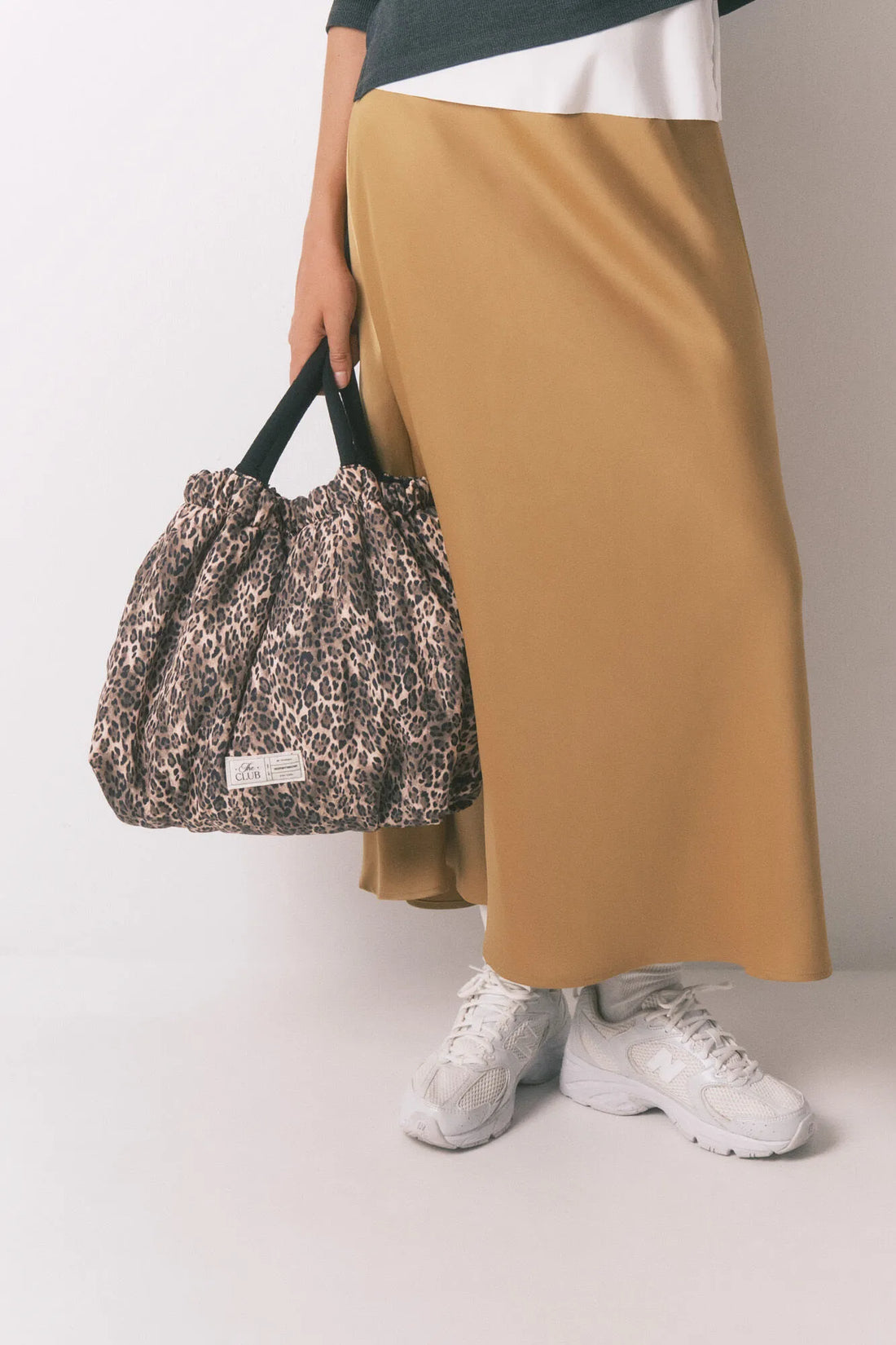 Women Secret_Nude_Animal Print Reversible Nylon Handbag_3062337_39_02