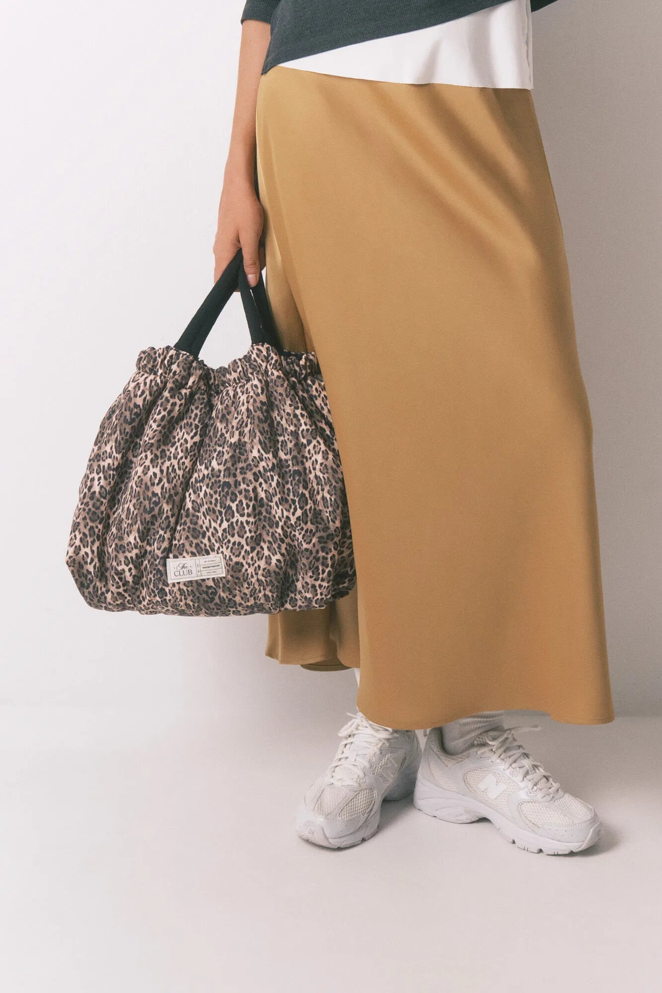 Women Secret_Nude_Animal Print Reversible Nylon Handbag_3062337_39_02