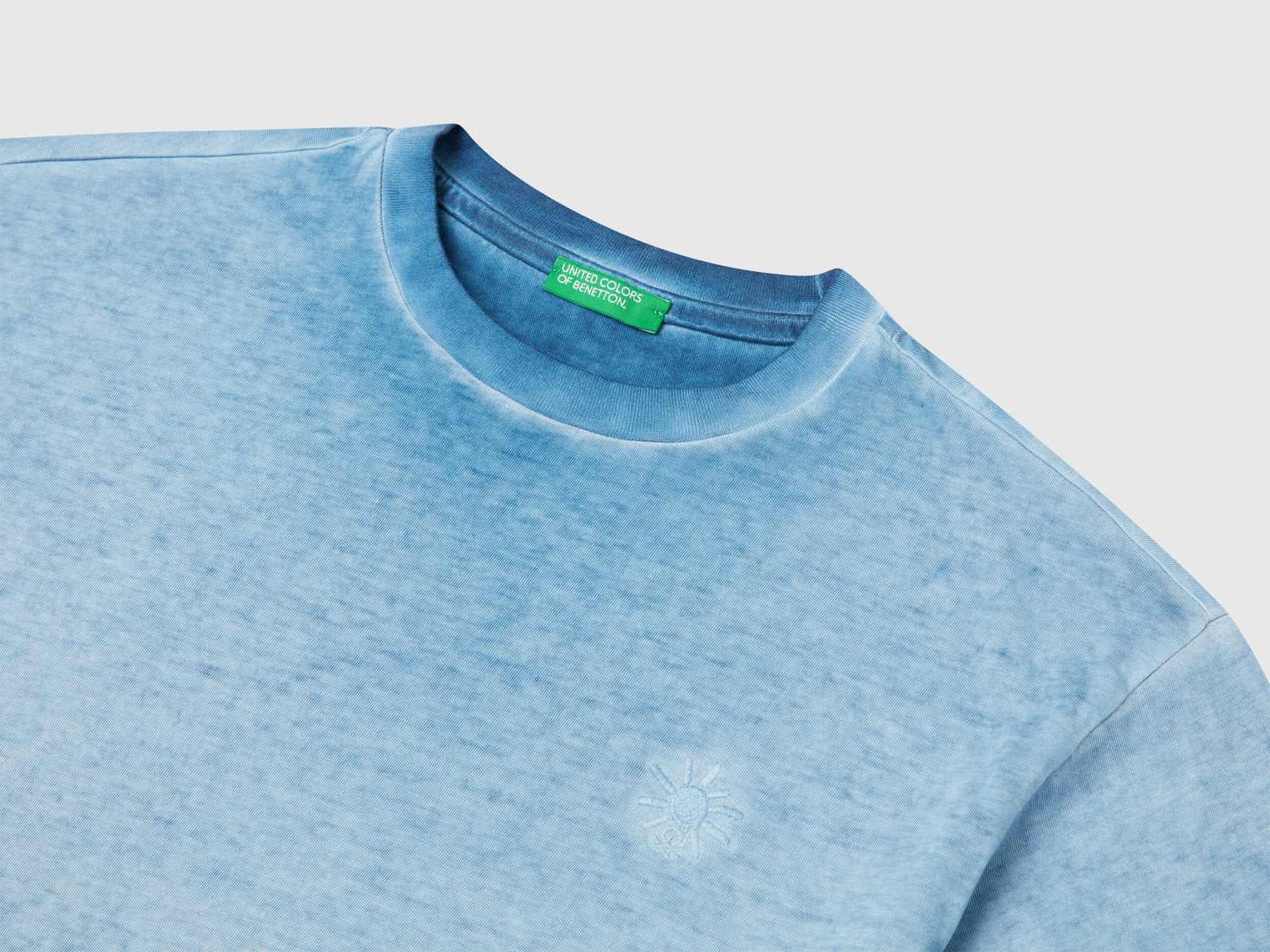 Benetton_Oversized T-Shirt with Embroidery_3085C10P9_905_03