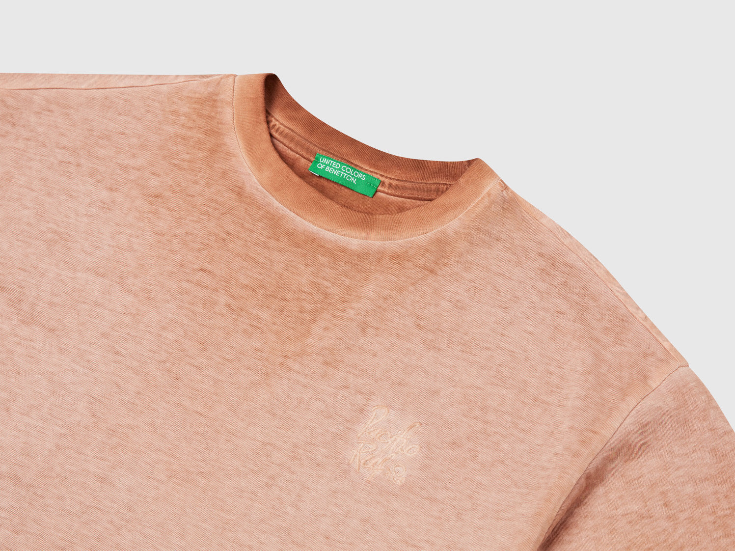 Benetton_Oversized T-Shirt with Embroidery_3085C10P9_9N4_03