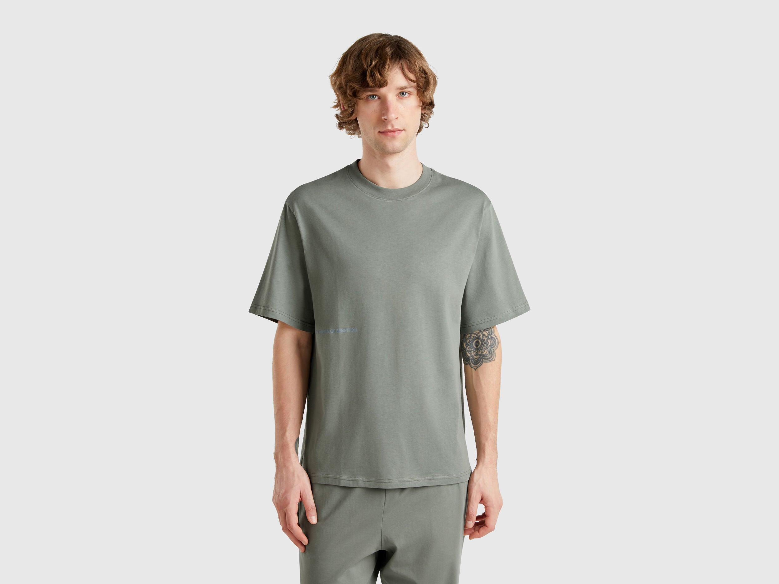 Benetton_T-Shirt with Logo Print_30964M01W_26Y_01