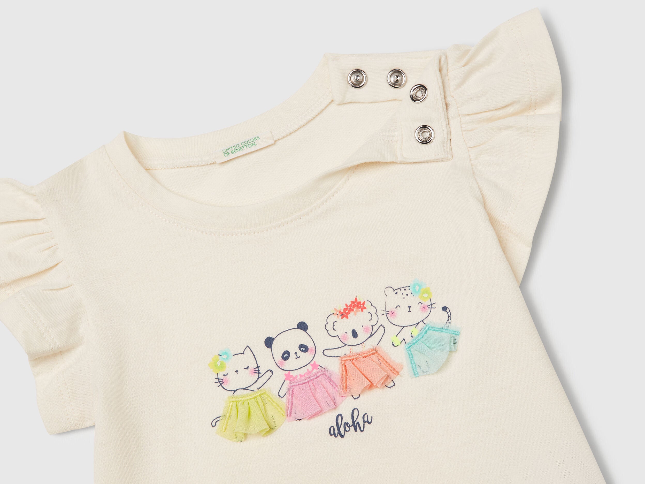 Benetton_T-Shirt with Print and Applique_3096A106F_0R2_03
