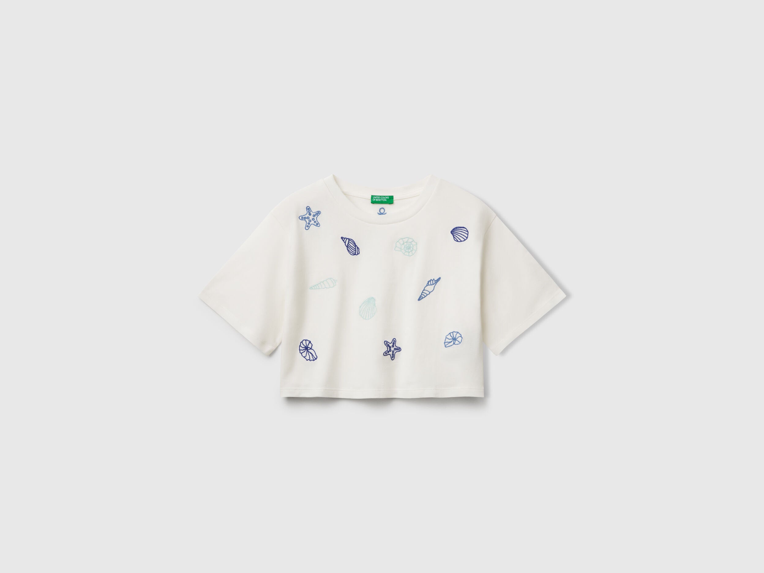 Benetton_White T-Shirt with Shell Embroidery_3096C10PC_074_01