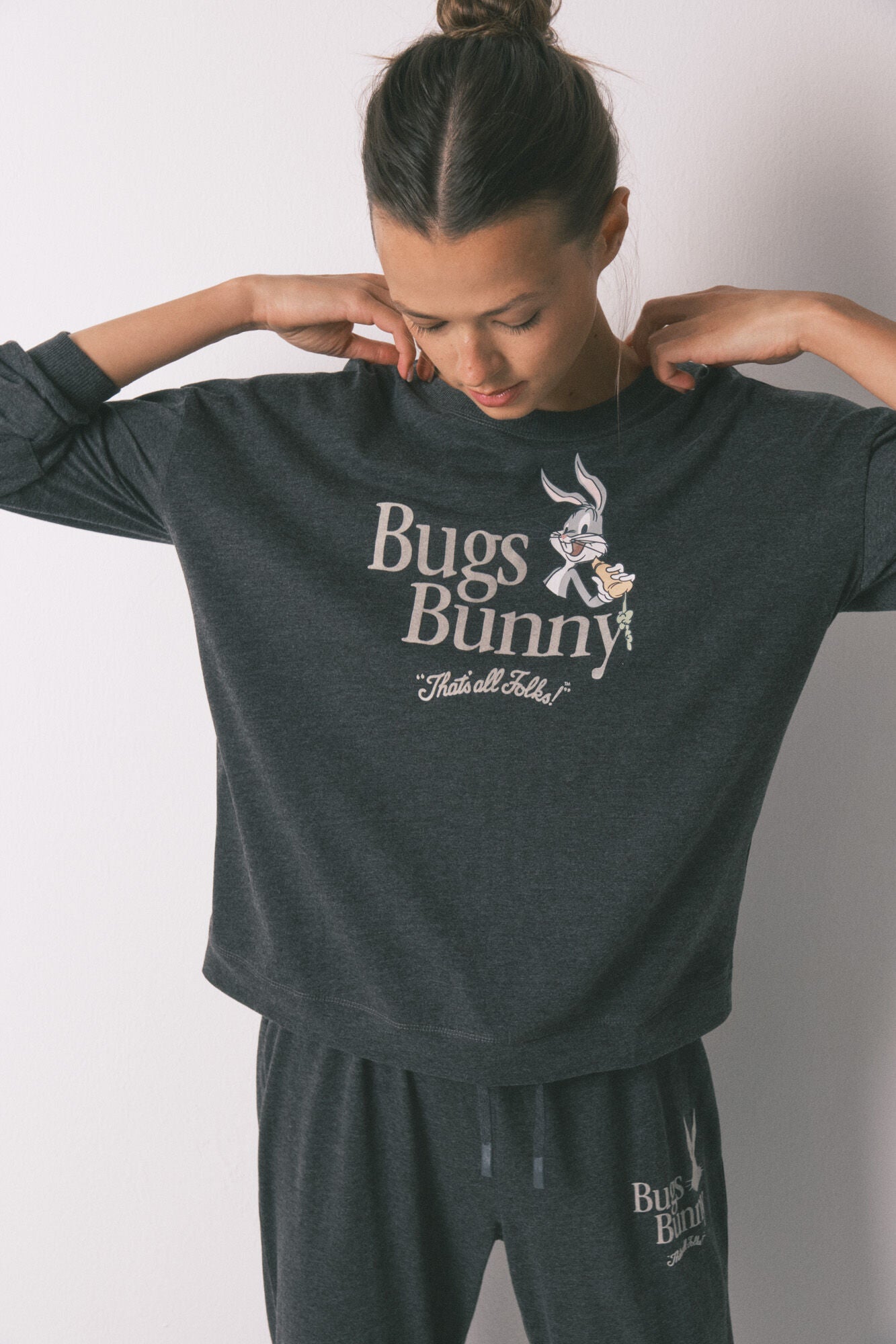 Women Secret_Light Grey_Bugs Bunny Gray Cotton Long Pyjamas_3132126_47_02