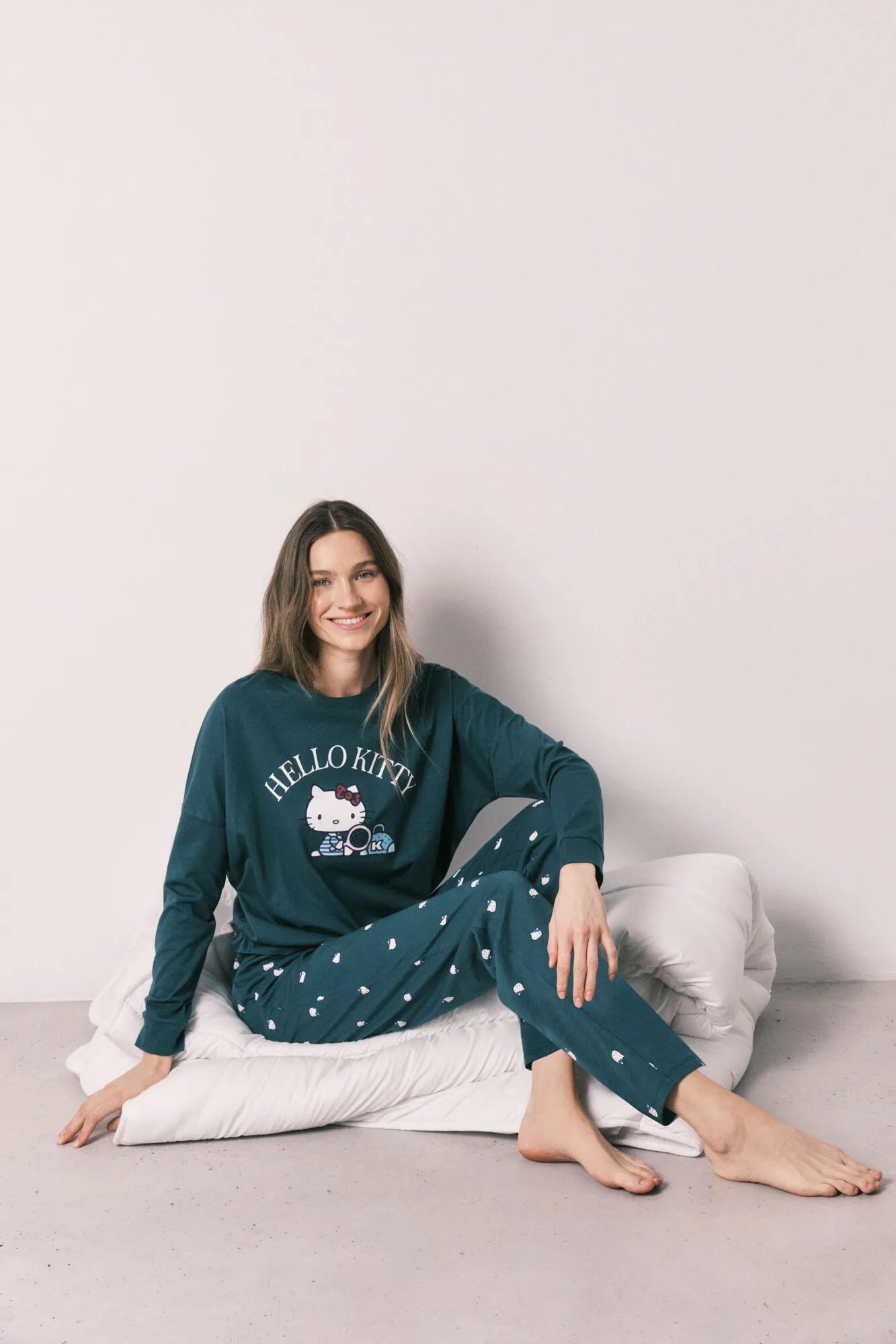 Women Secret Bottle Women Green Cotton Long Pyjamas Hello Kitty SKU: 3133513_20 Image 01
