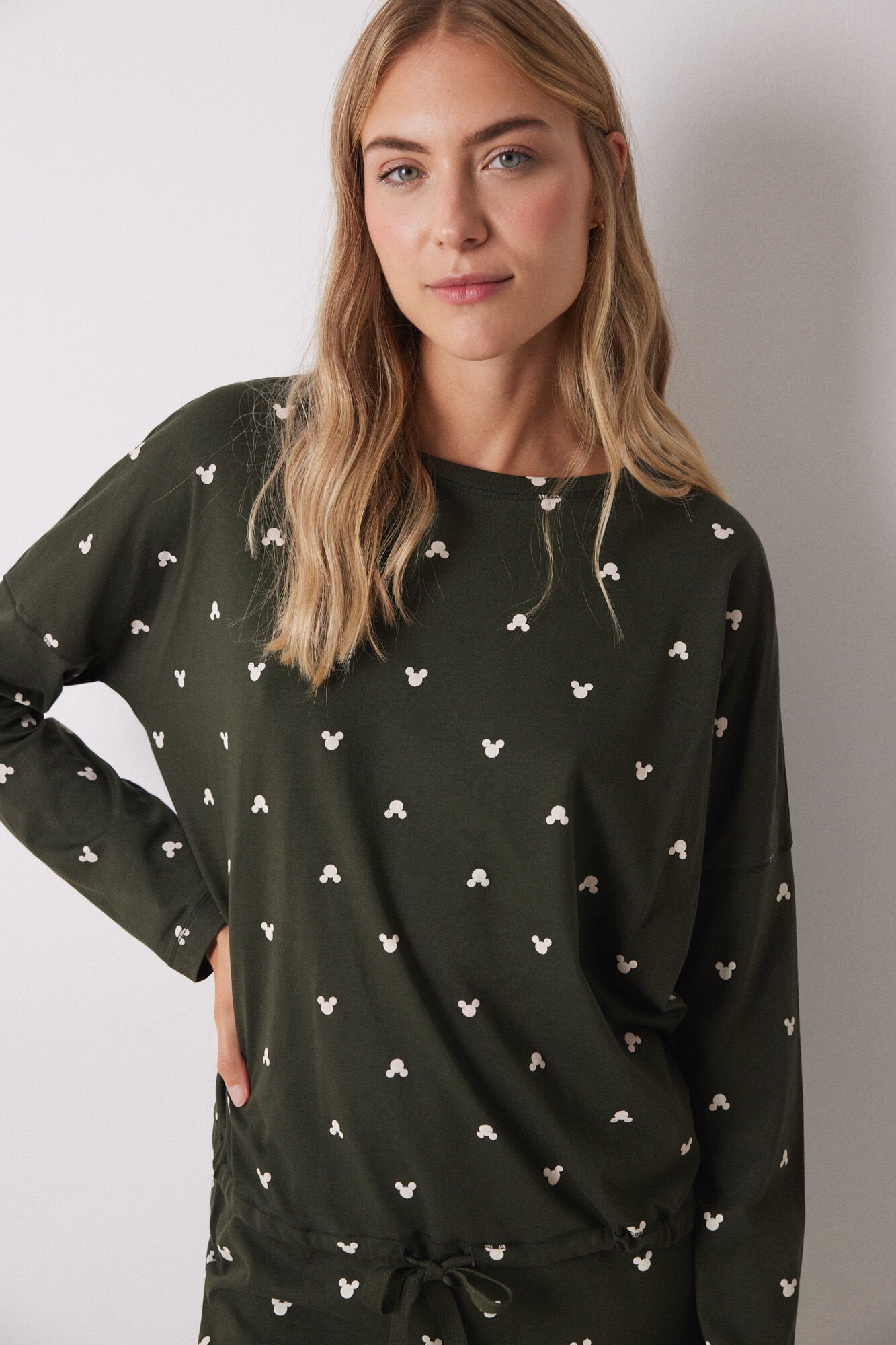 Women Secret_Long Cotton Pajamas with Mickey Mouse Logo_3139843_91_04