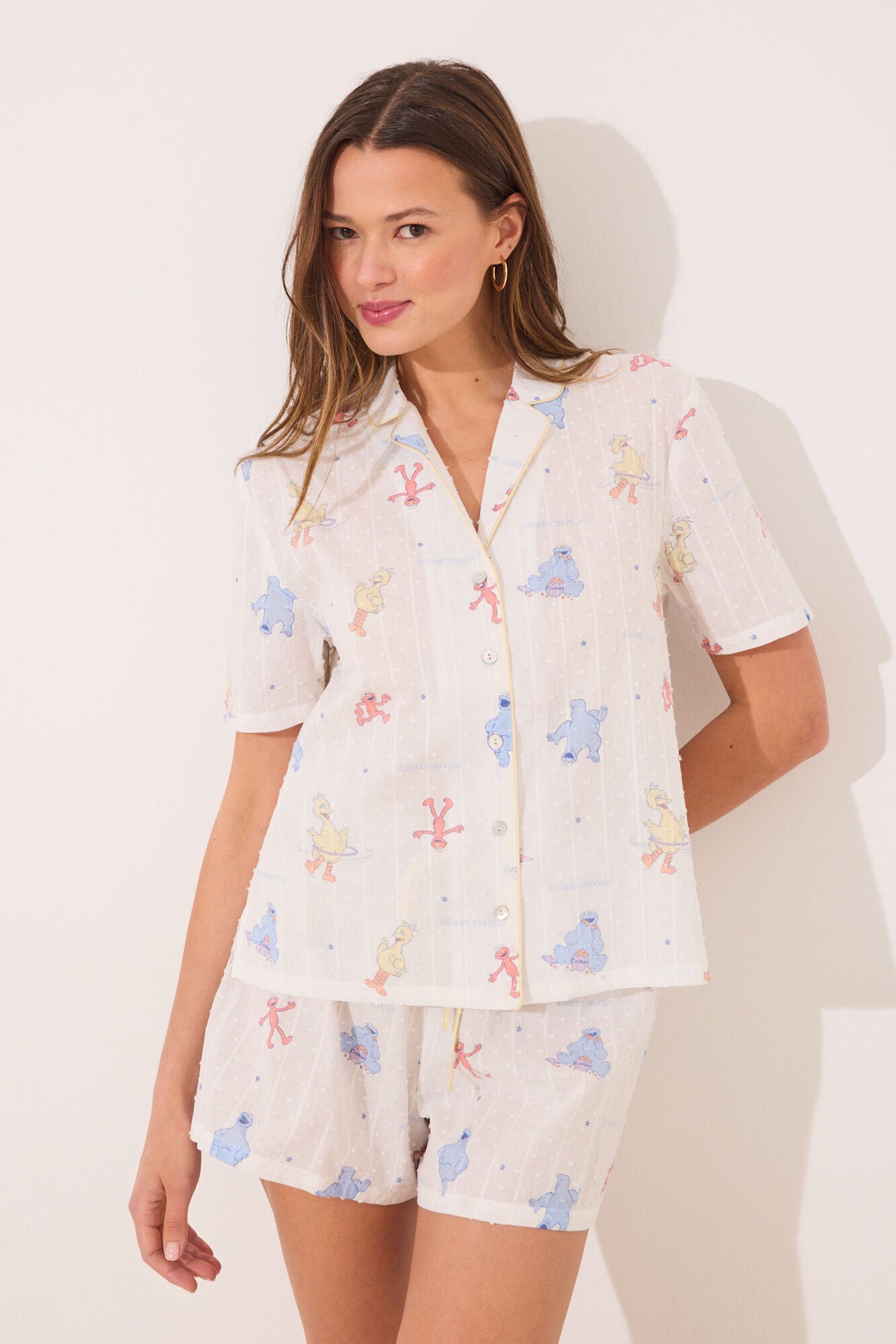 Women Secret_White Jersey-Knit Classic Pyjamas "Sesame Street"_3139883_96_01