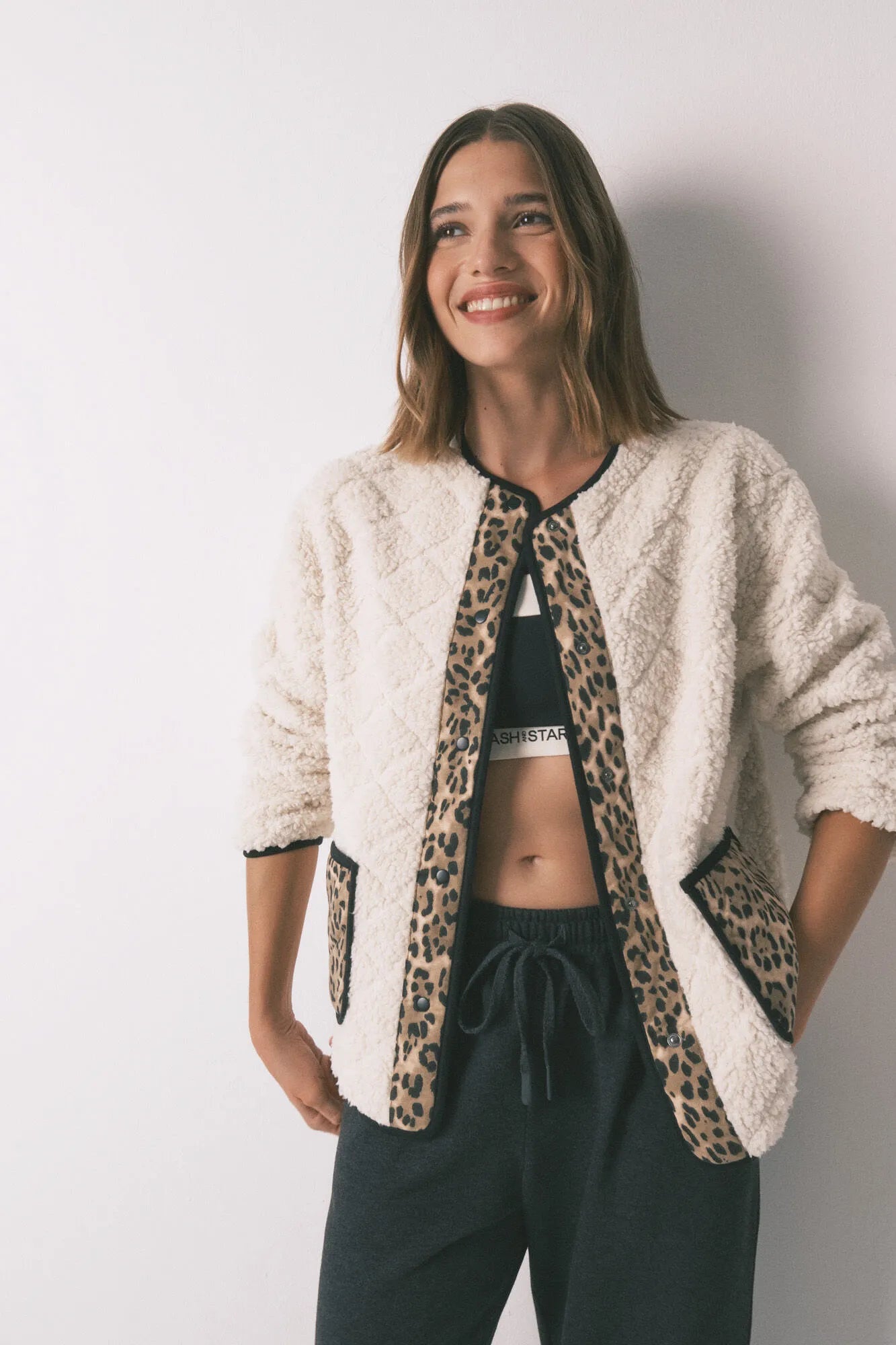 Women Secret_Beige_Short Reversible Animal Print Jacket_3142298_96_01