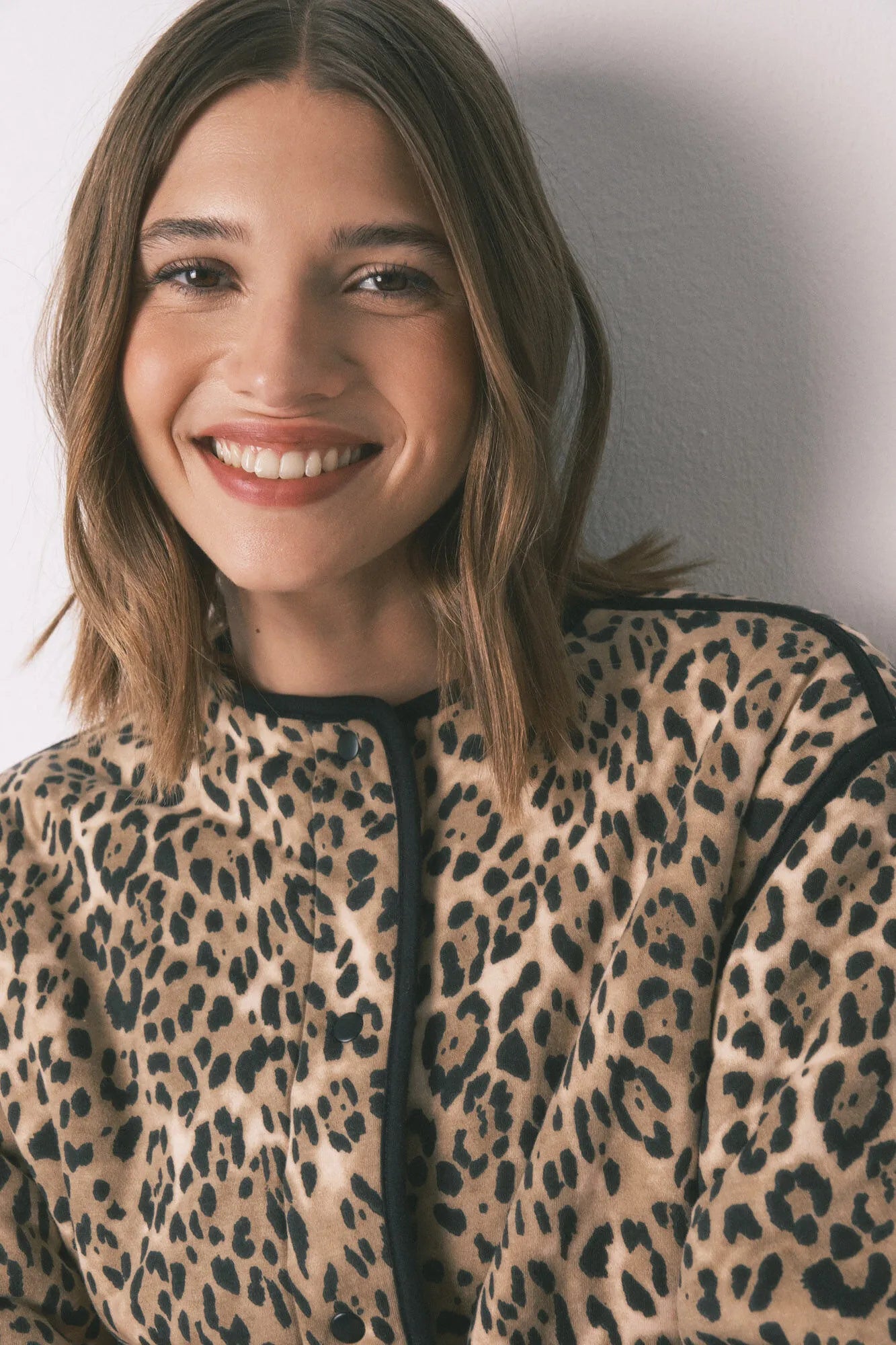 Women Secret_Beige_Short Reversible Animal Print Jacket_3142298_96_02