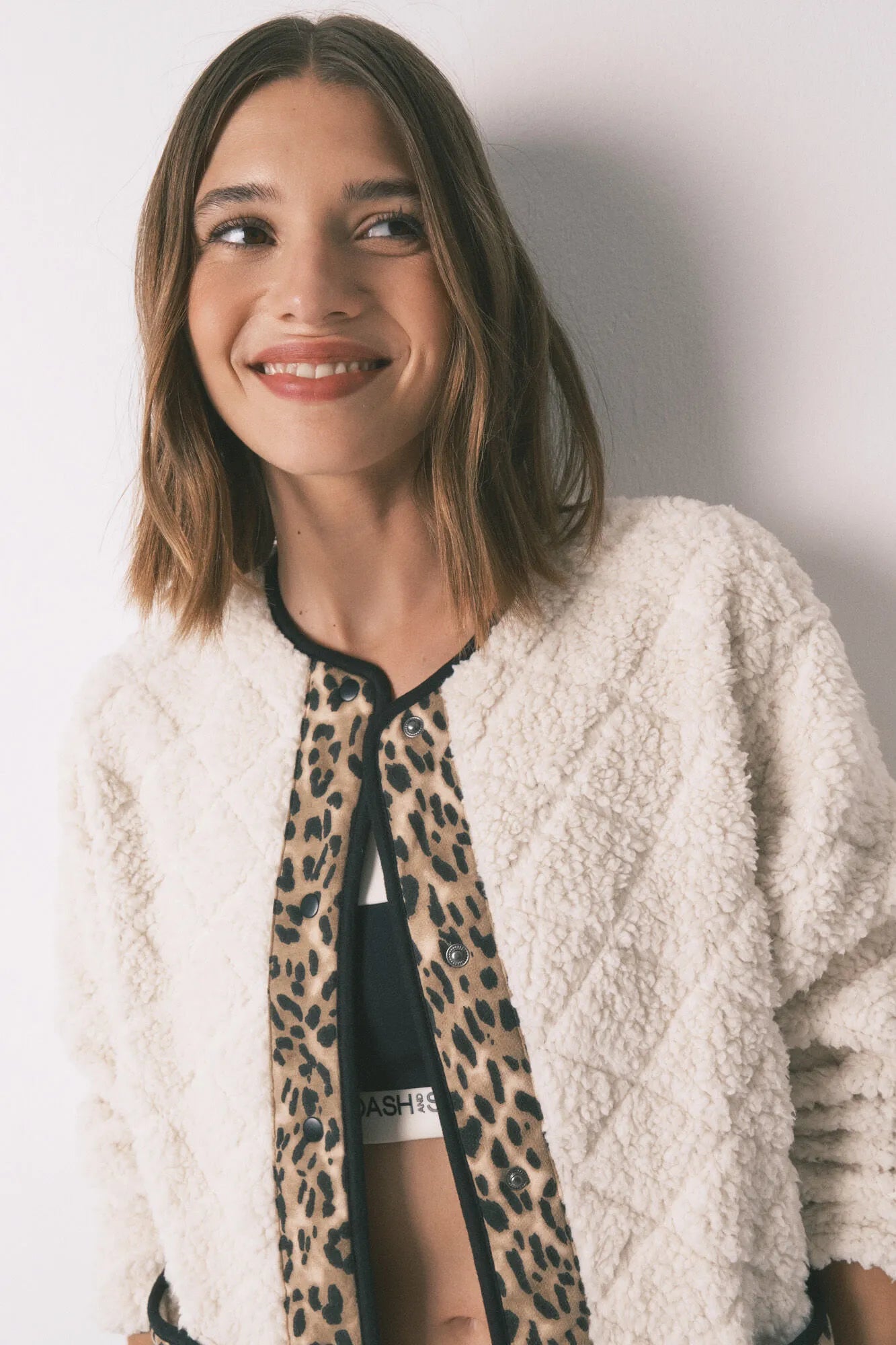 Women Secret_Beige_Short Reversible Animal Print Jacket_3142298_96_08