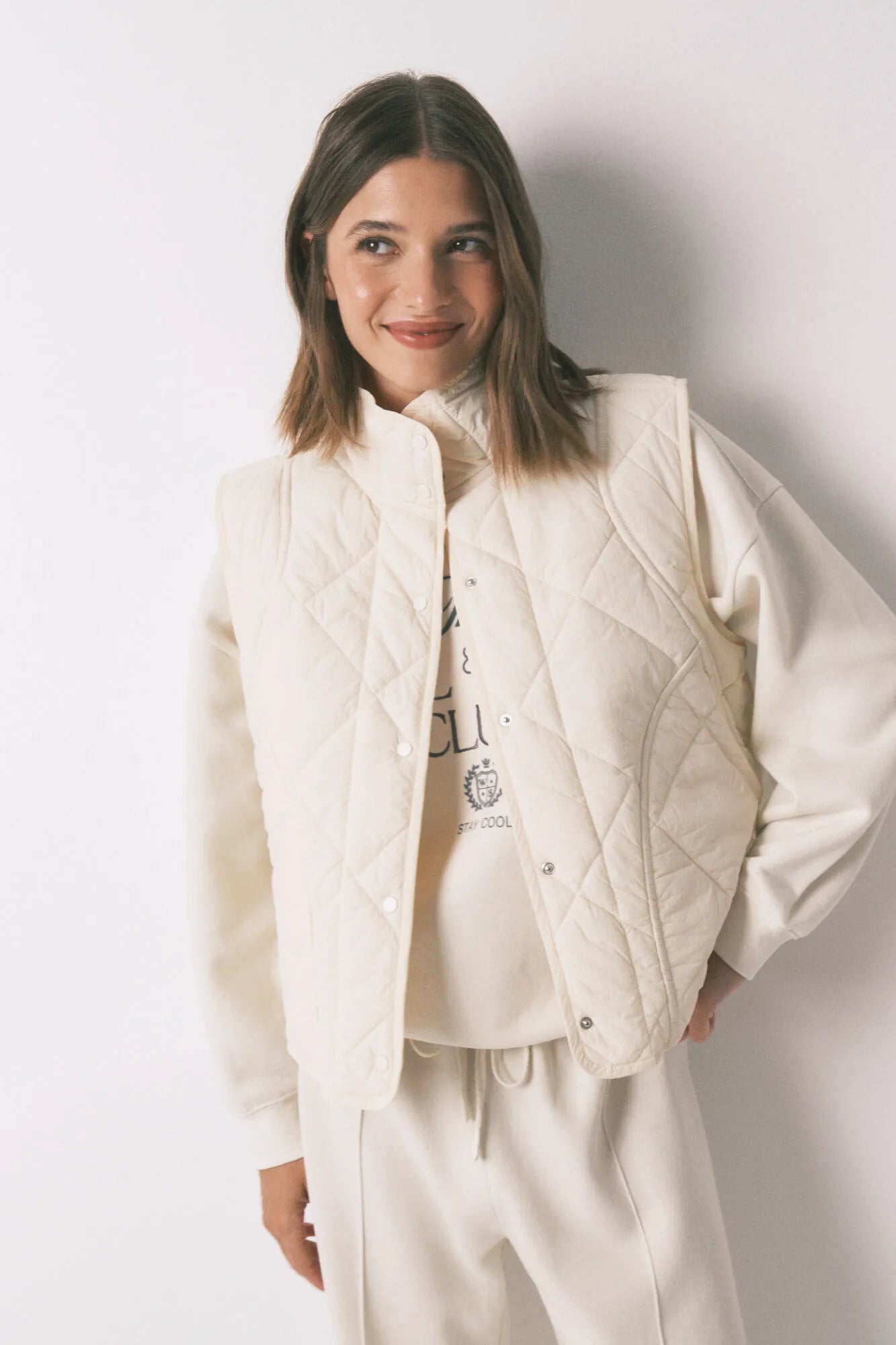 Women Secret_Beige_White Puffer Gilet_3142301_96_01