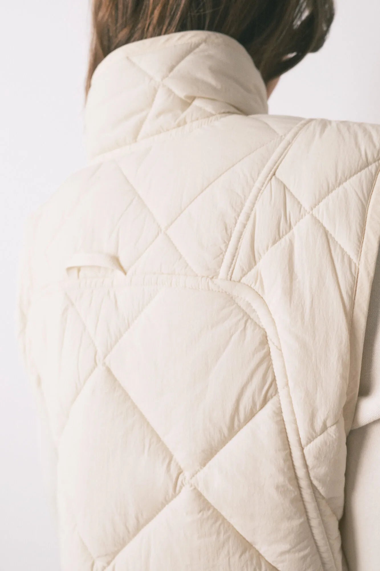 Women Secret_Beige_White Puffer Gilet_3142301_96_02