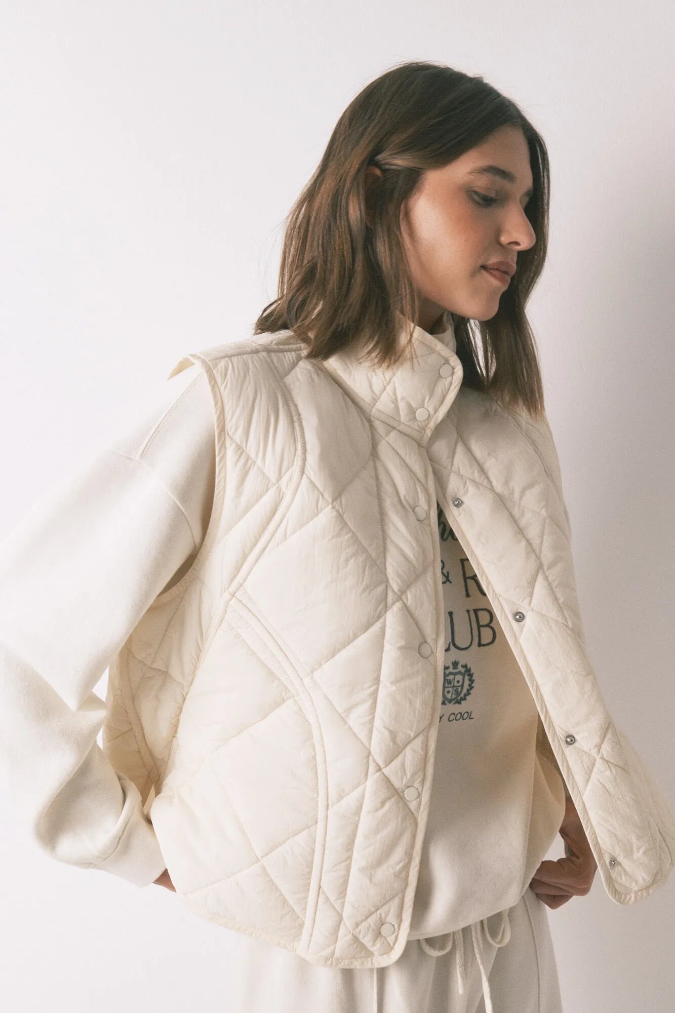 Women Secret_Beige_White Puffer Gilet_3142301_96_03