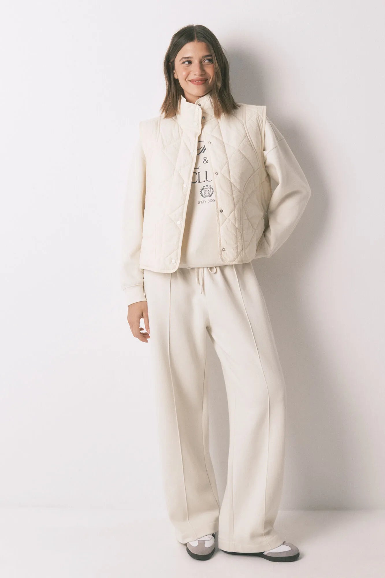 Women Secret_Beige_White Puffer Gilet_3142301_96_04