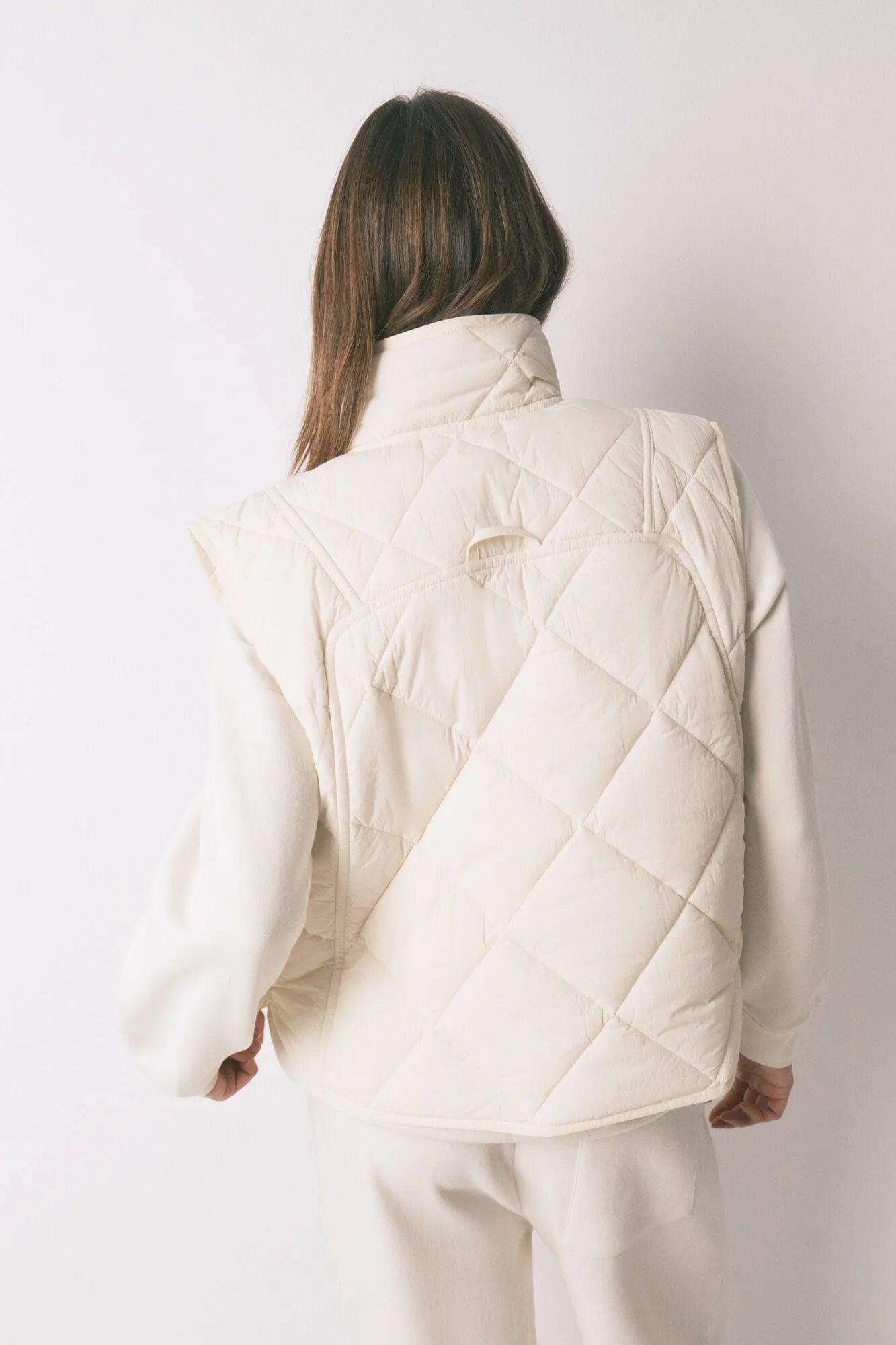 Women Secret_Beige_White Puffer Gilet_3142301_96_06