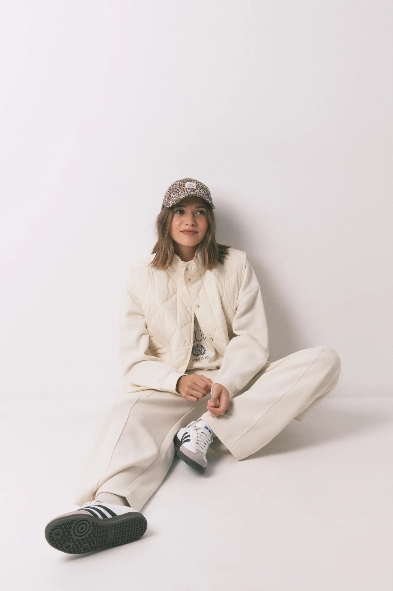 Women Secret_Beige_White Puffer Gilet_3142301_96_07